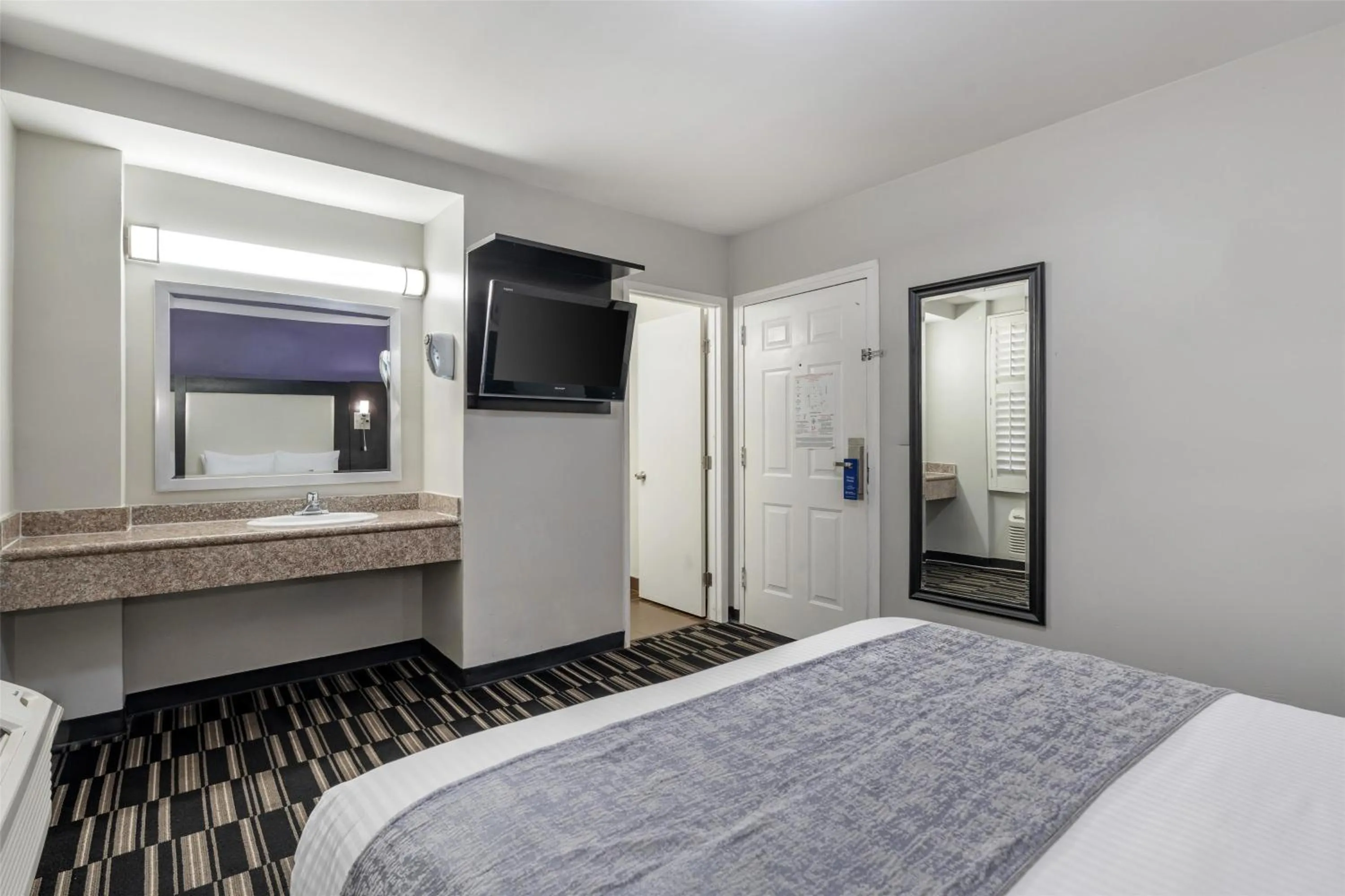 Bedroom, Bed in SureStay Hotel by Best Western Beverly Hills West LA