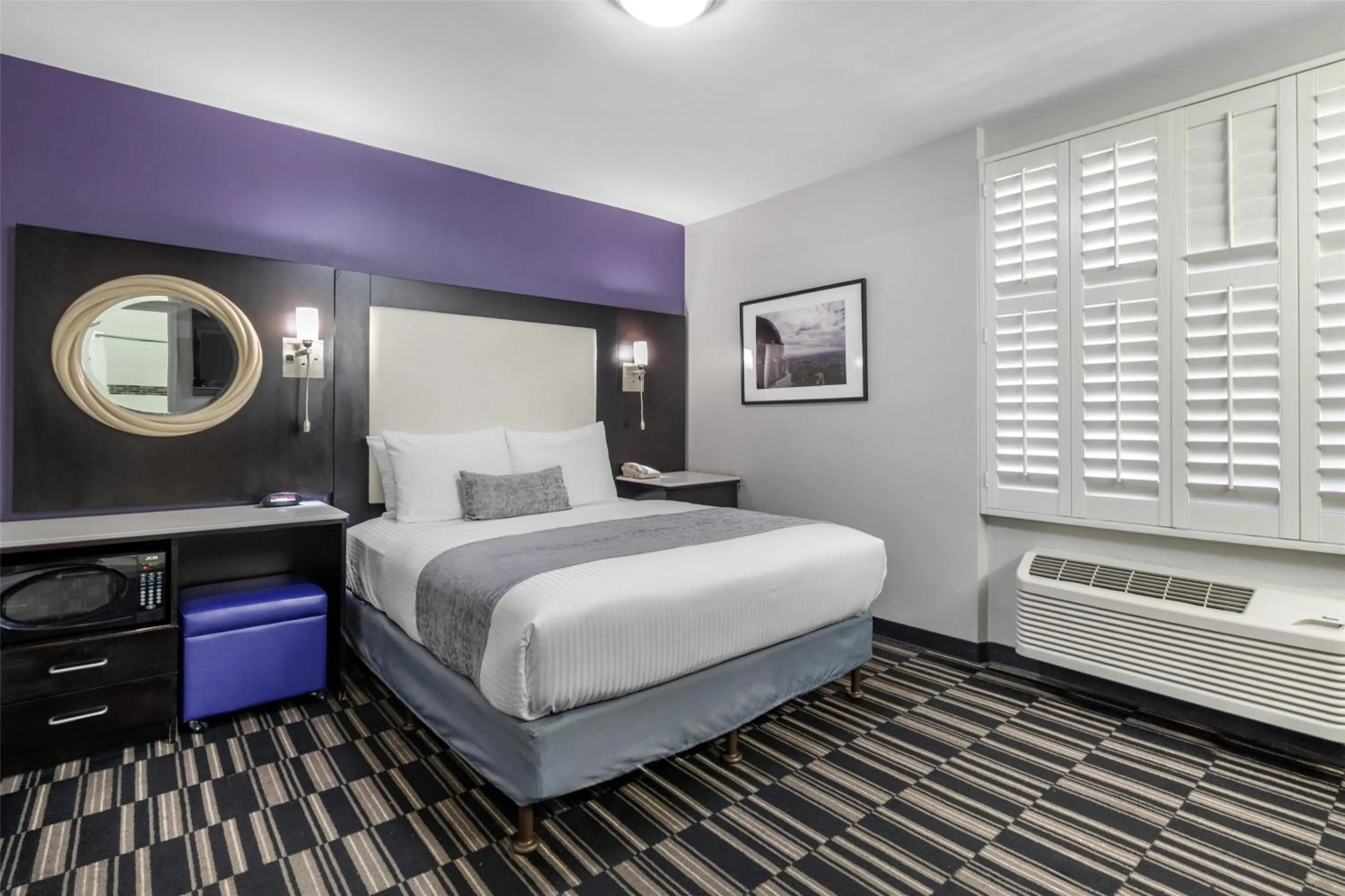 Bedroom, Bed in SureStay Hotel by Best Western Beverly Hills West LA