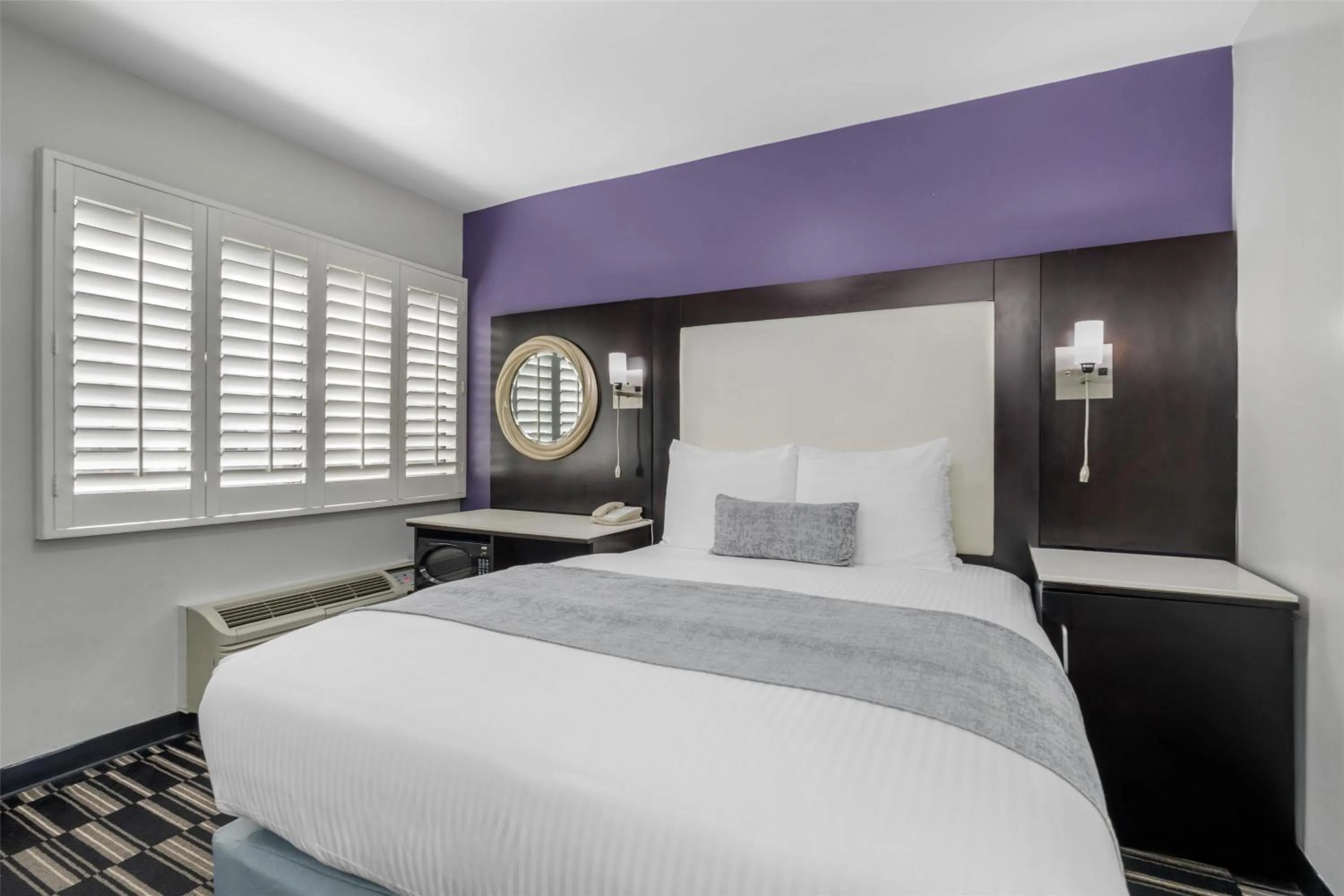 Bedroom, Bed in SureStay Hotel by Best Western Beverly Hills West LA