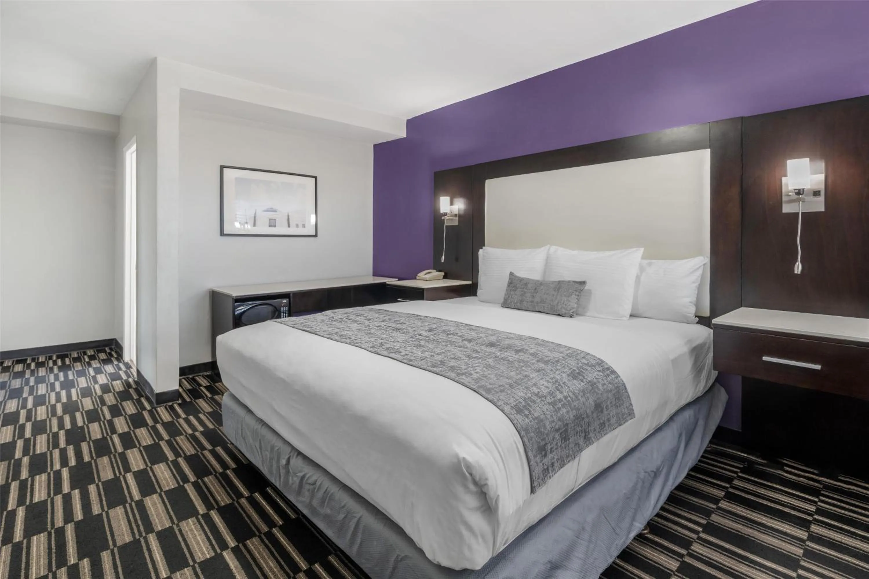 Bedroom, Bed in SureStay Hotel by Best Western Beverly Hills West LA