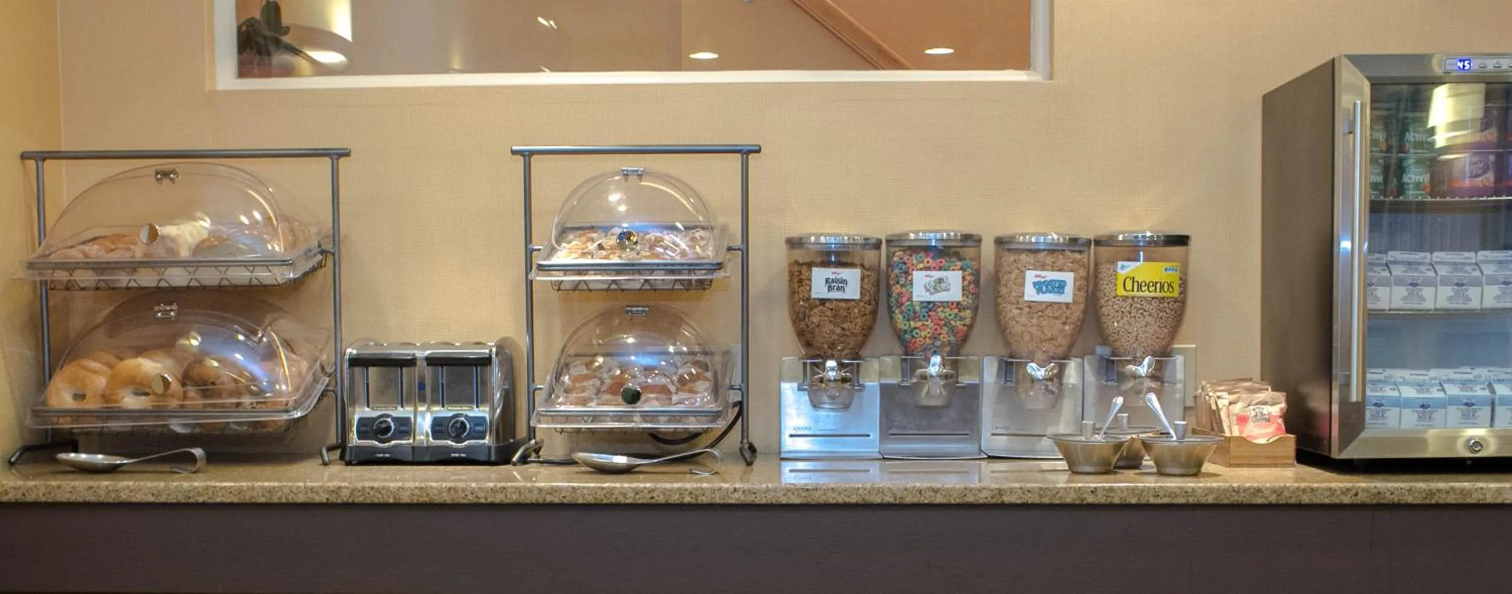 Breakfast in Fairfield Inn by Marriott New York LaGuardia Airport/Flushing