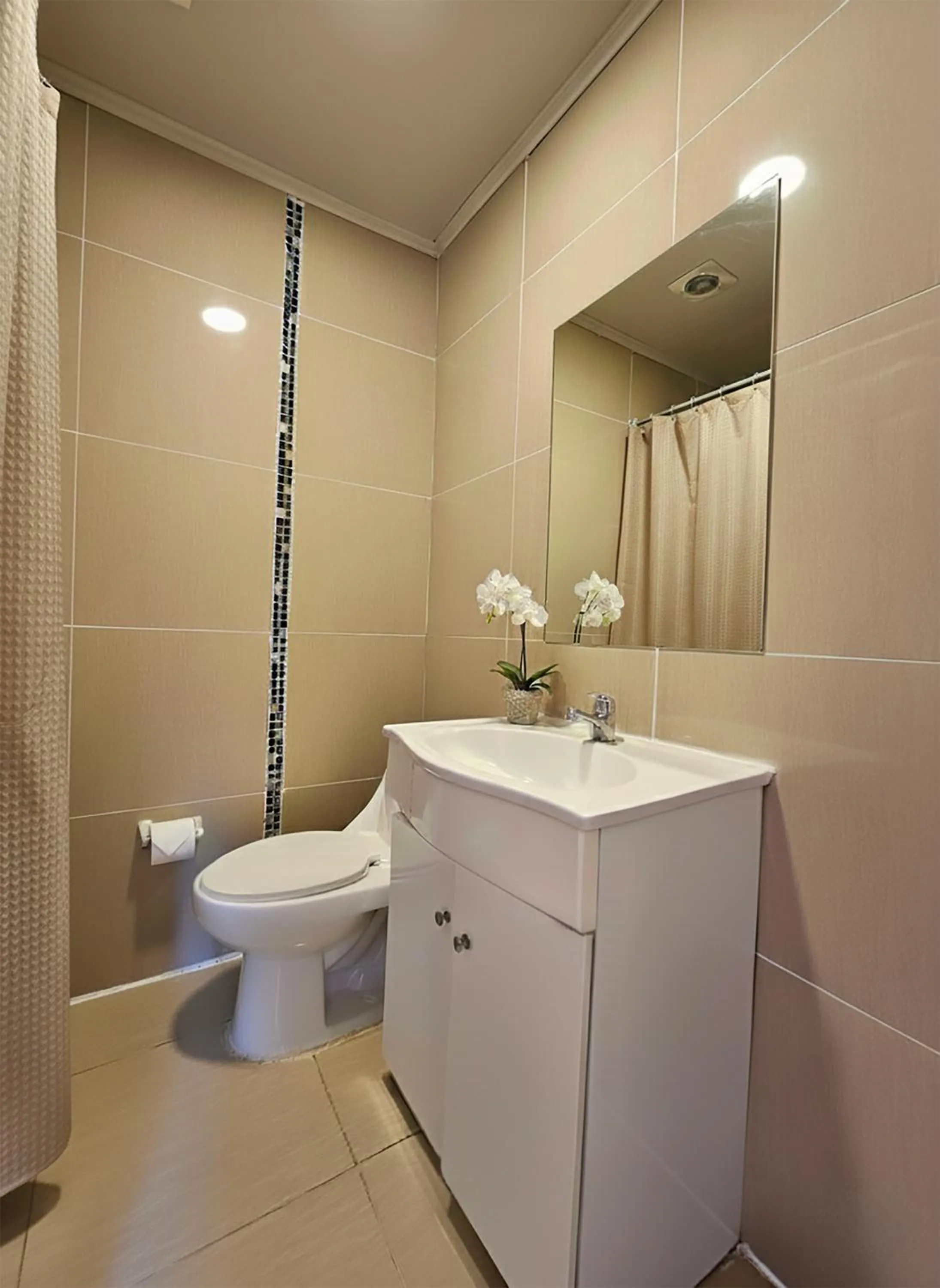 Toilet in La Galería B&B