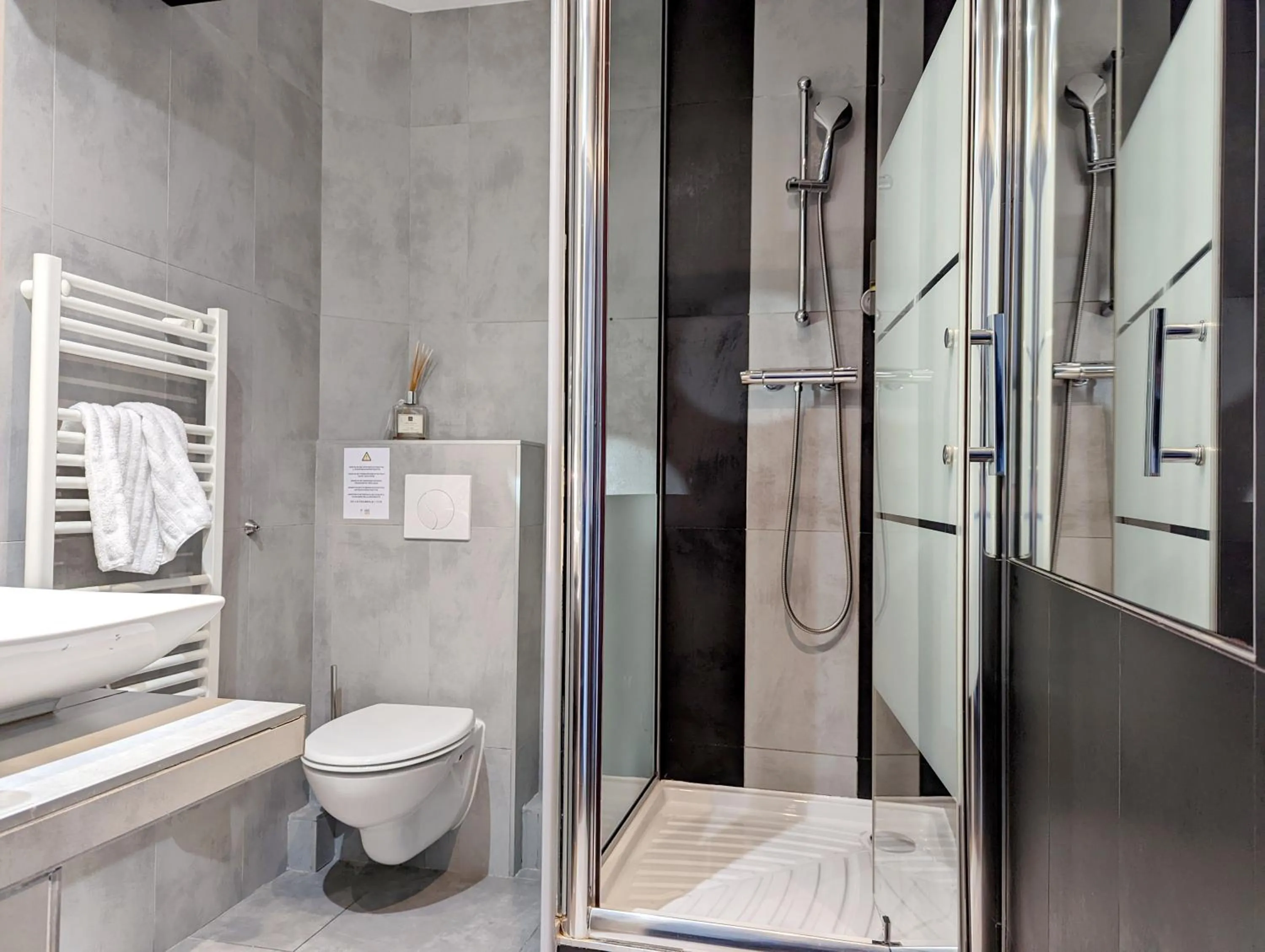 Shower in Haut Lofts - Toulouse Centre Ramblas