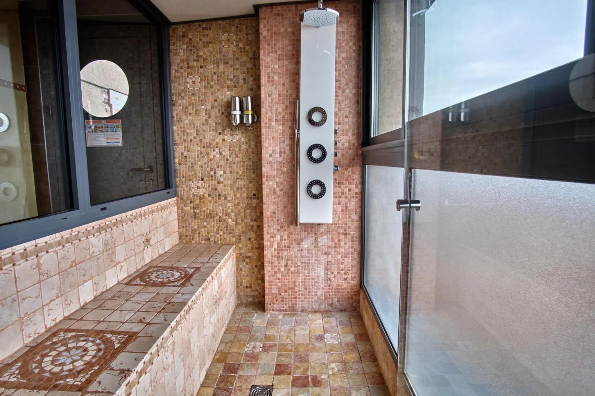Shower in Haut Lofts - Toulouse Centre Ramblas