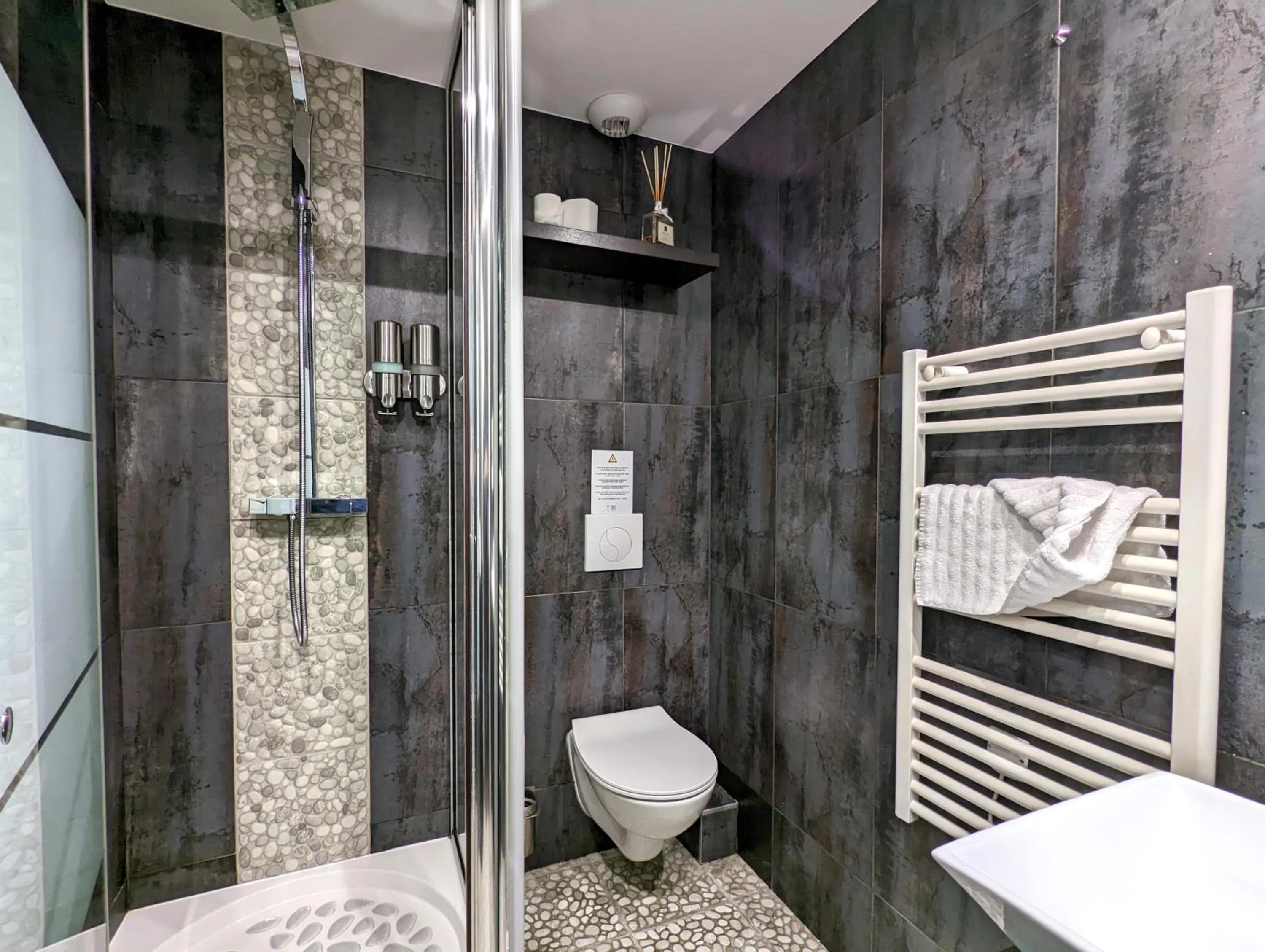 Shower in Haut Lofts - Toulouse Centre Ramblas