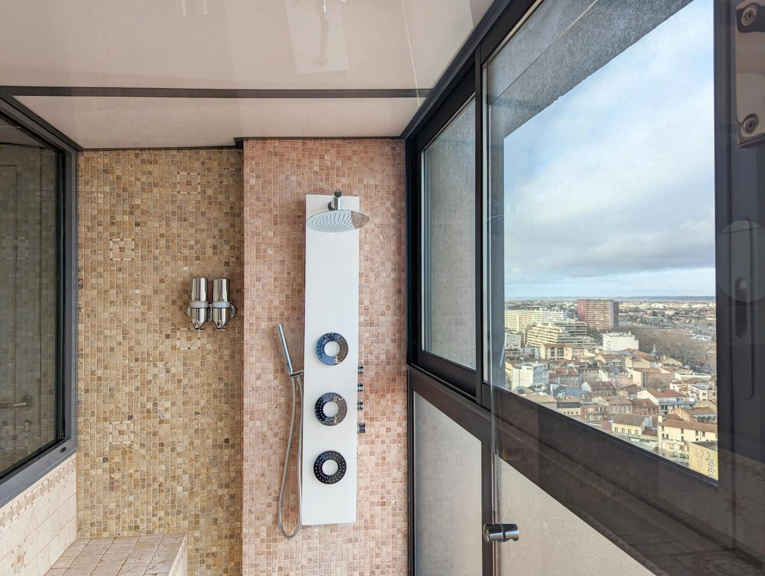 Shower in Haut Lofts - Toulouse Centre Ramblas