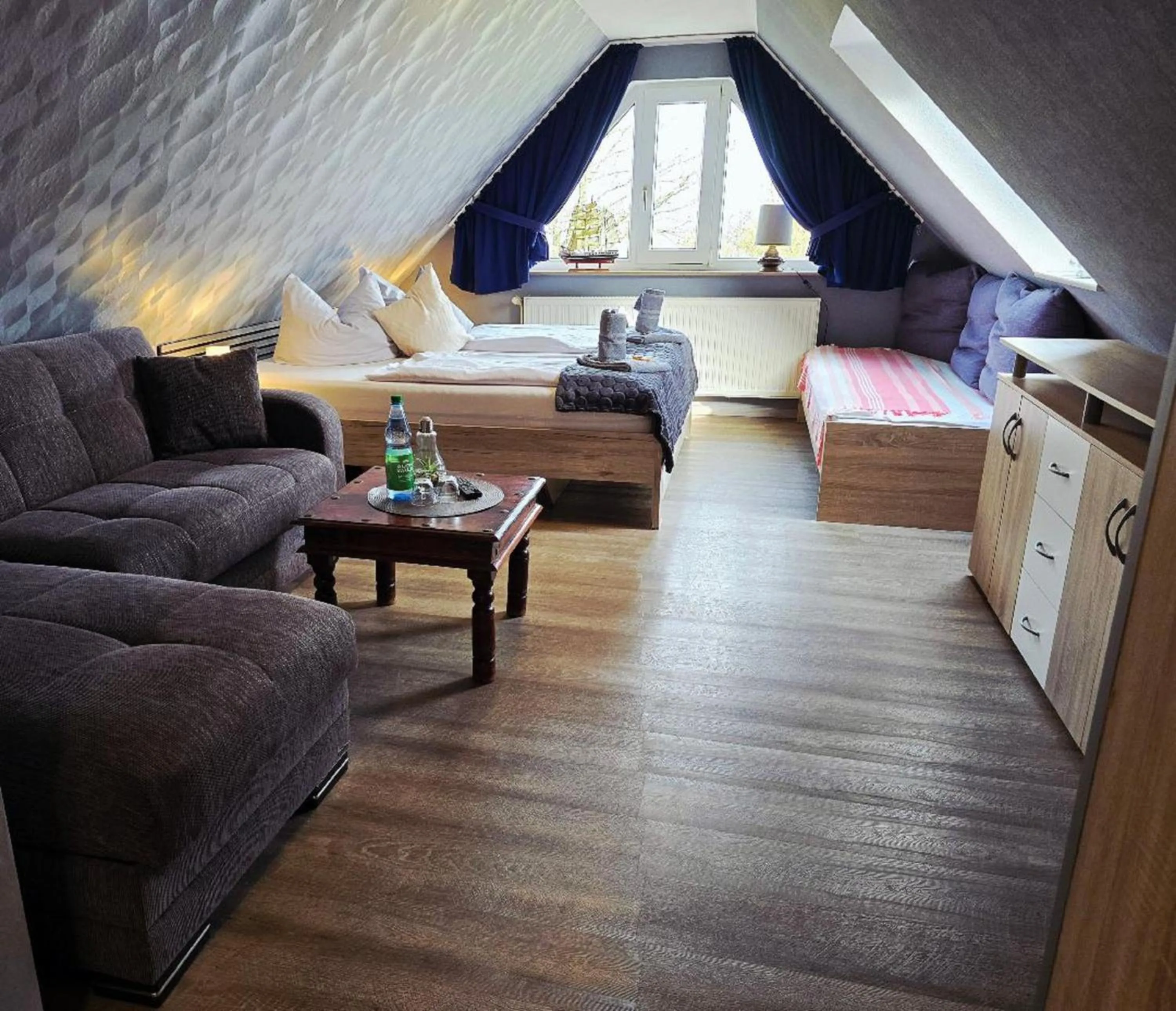 Photo of the whole room in Hotel Up Diek