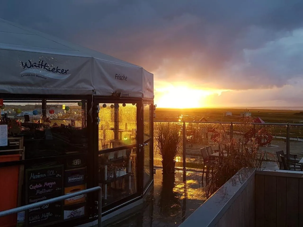 Restaurant/places to eat in Hotel Up Diek