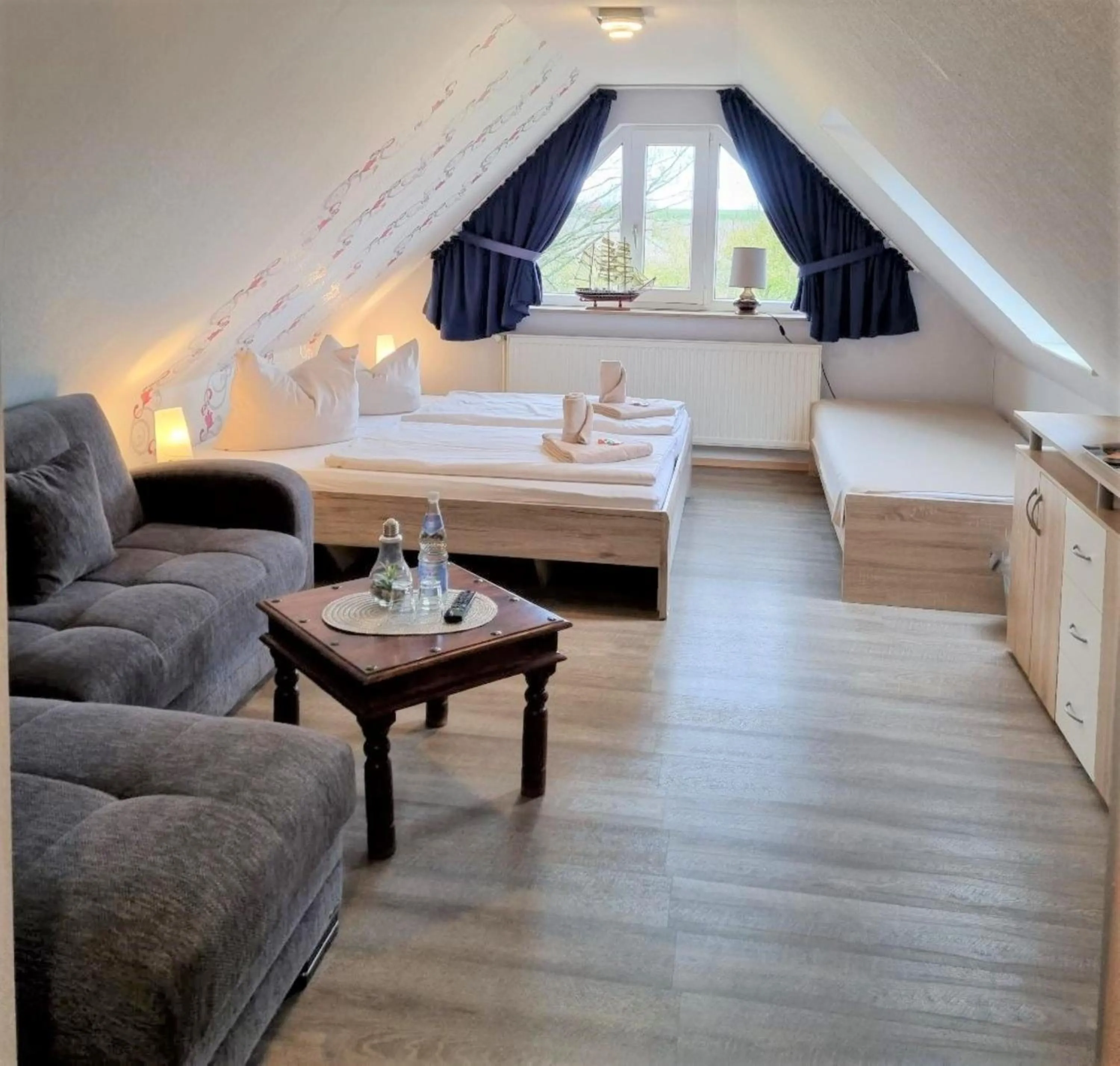 Photo of the whole room, Bed in Hotel Up Diek