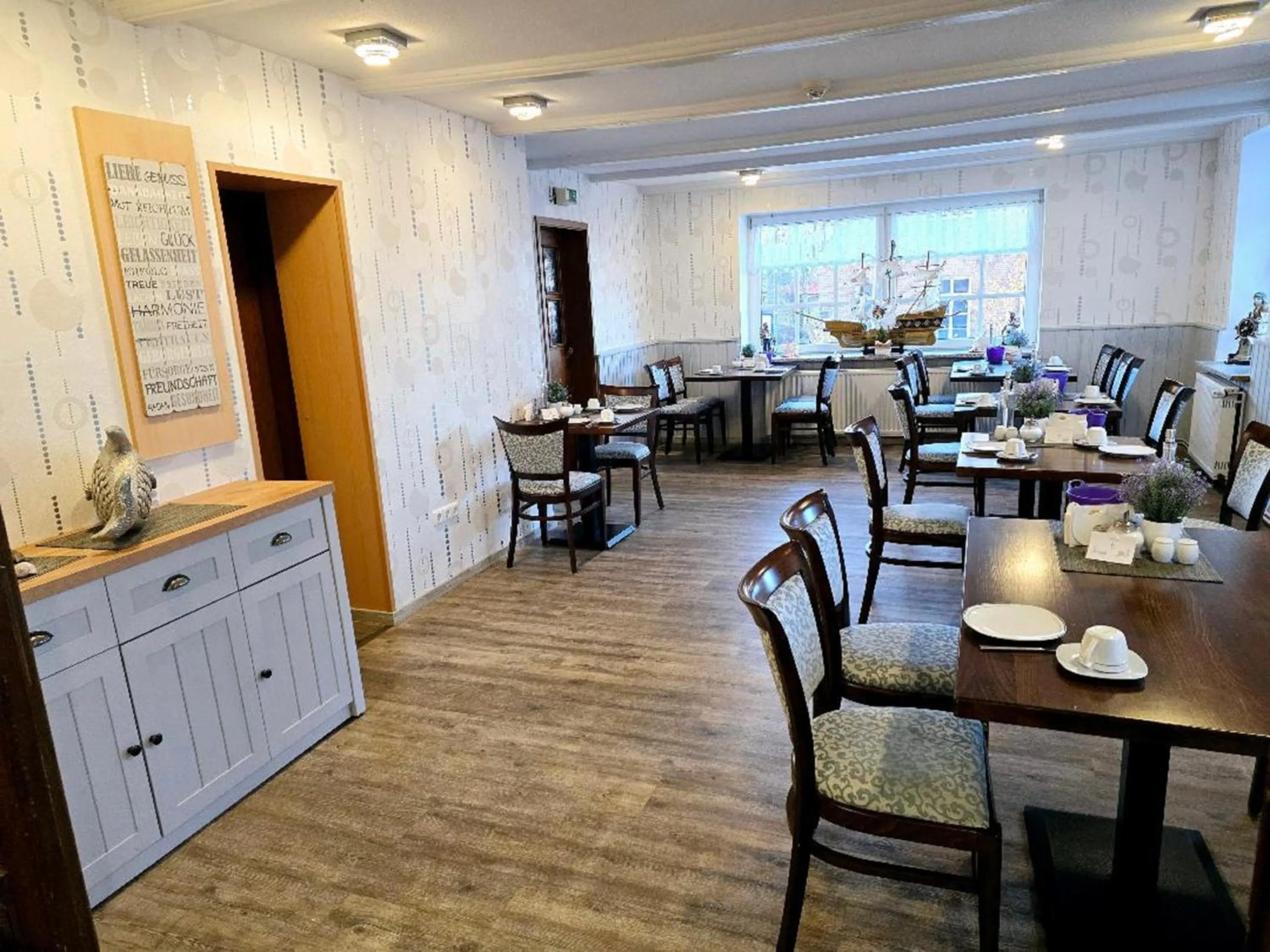 Restaurant/places to eat in Hotel Up Diek