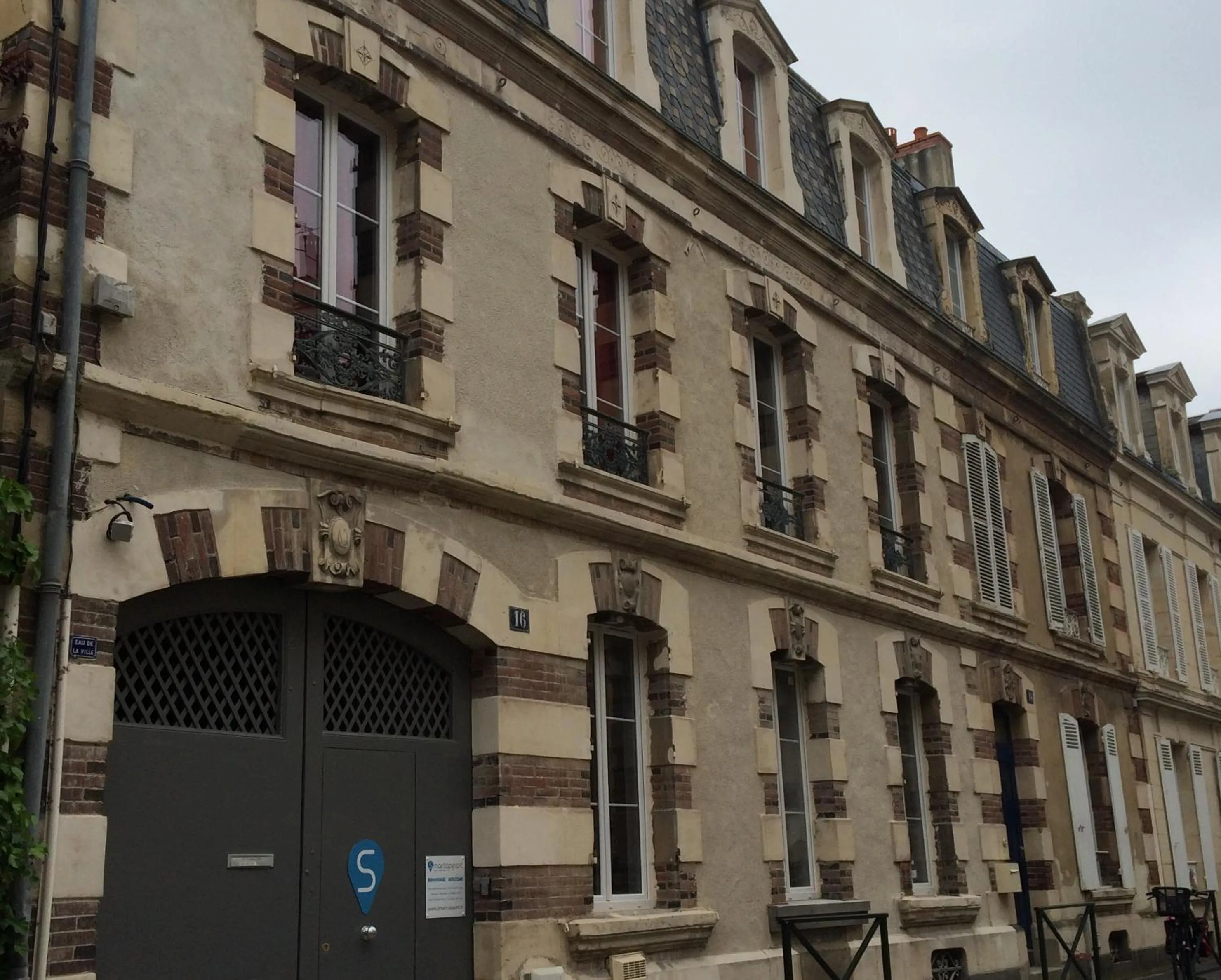 Facade/entrance in Smartappart Caen Grusse