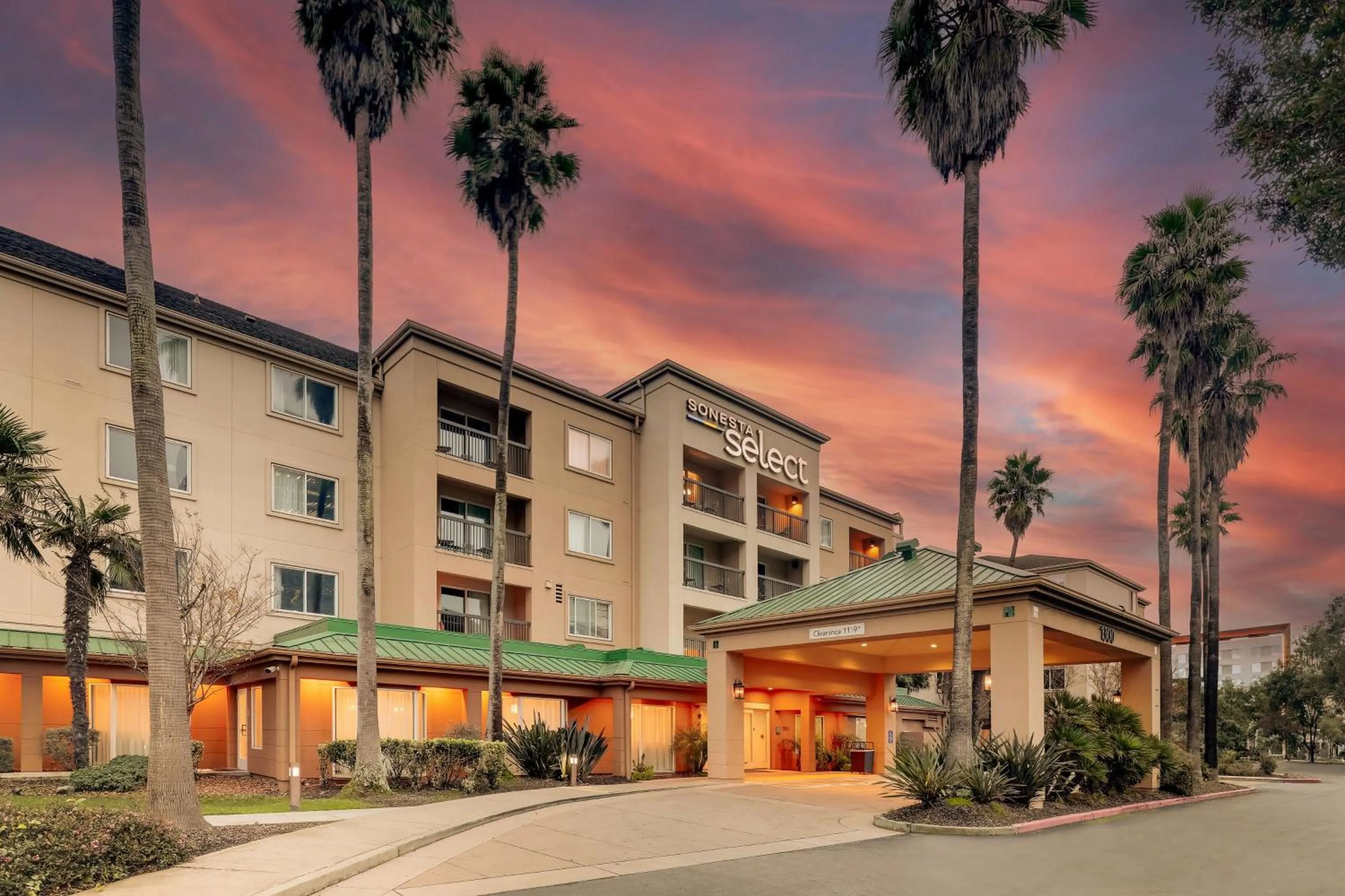 Property building in Sonesta Select San Francisco Airport Oyster Point Waterfront