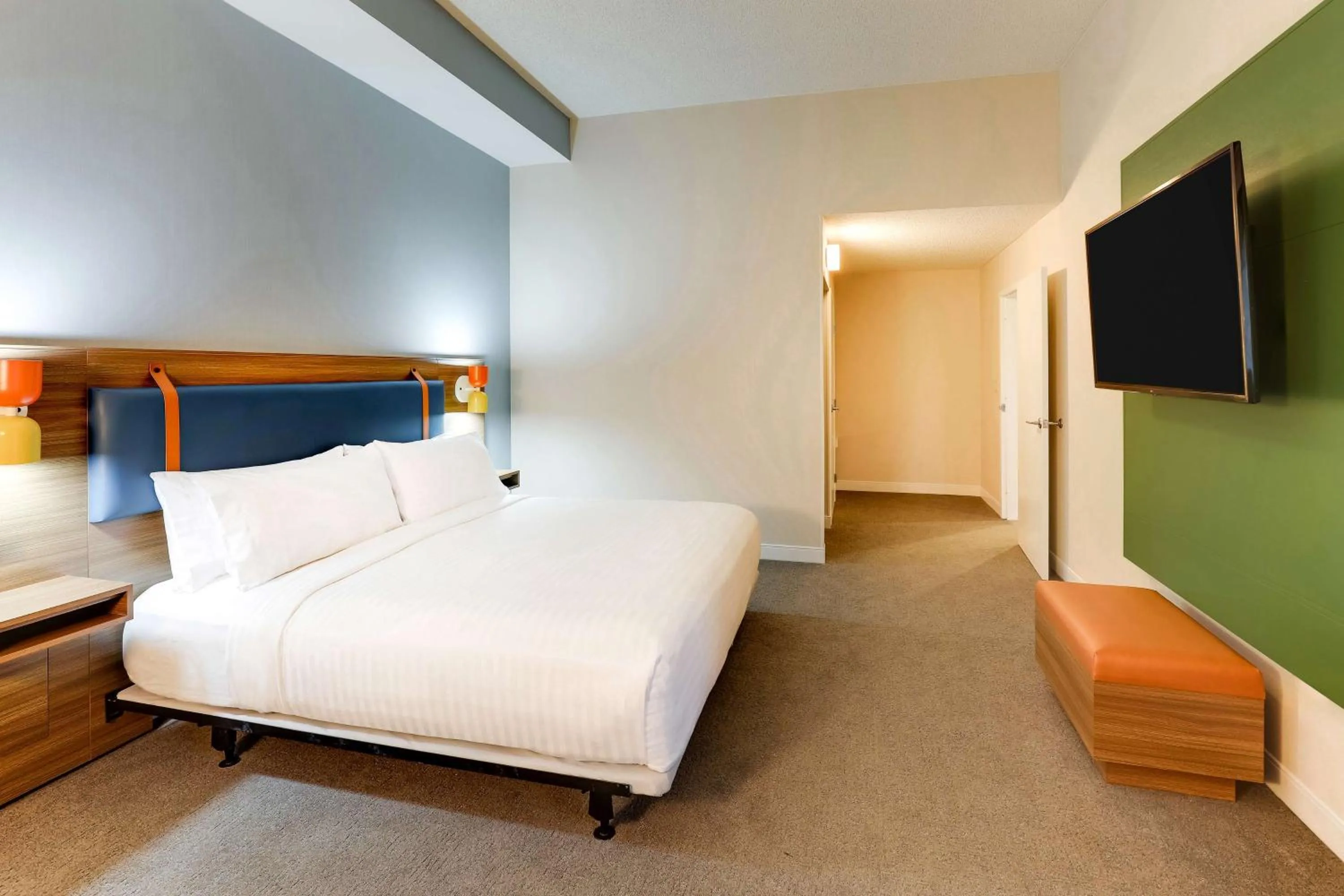 Photo of the whole room, Bed in Sonesta Select San Francisco Airport Oyster Point Waterfront