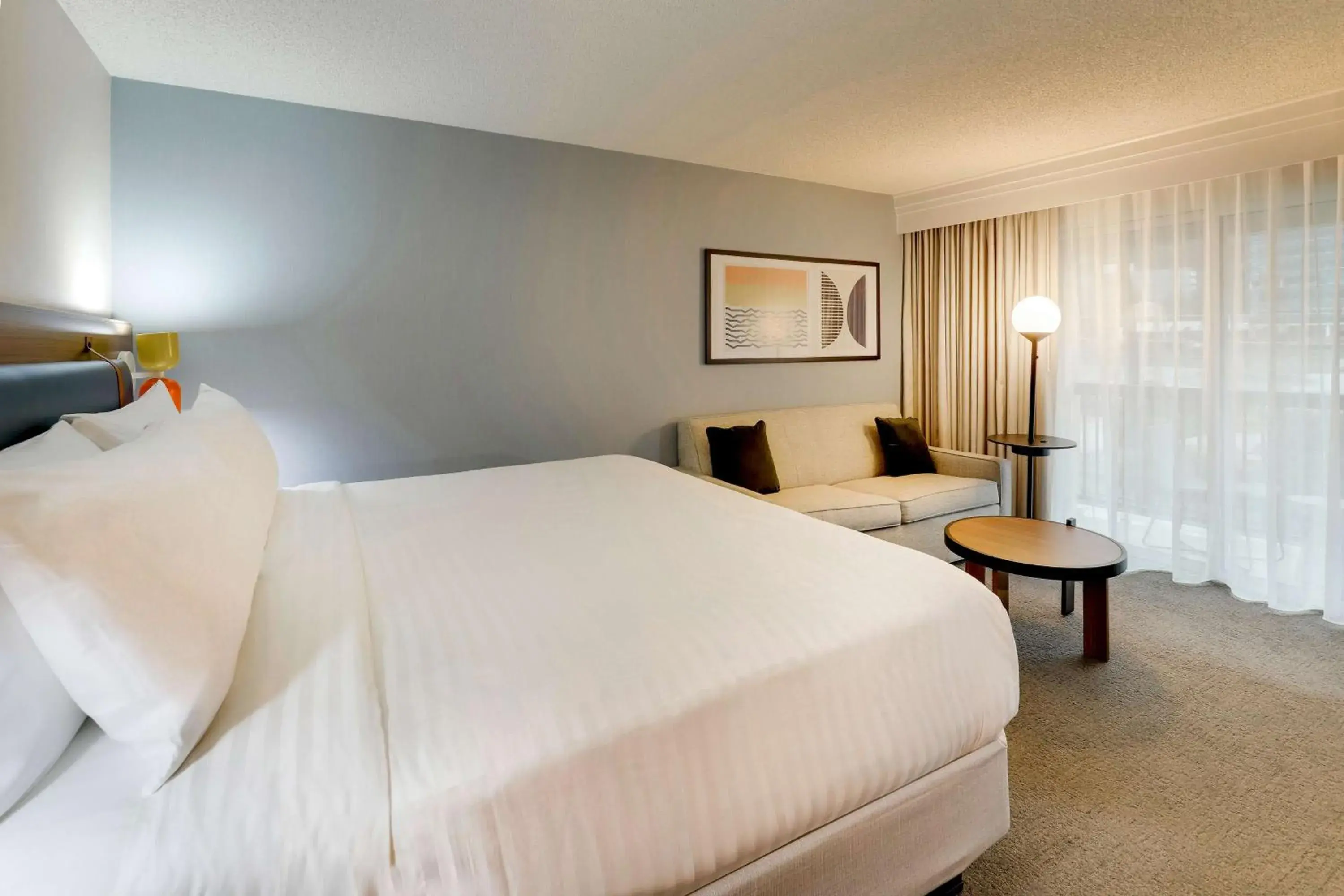 Guestroom King in Sonesta Select San Francisco Airport Oyster Point Waterfront Guestroom King in Sonesta Select San Francisco Airport Oyster Point Waterfront