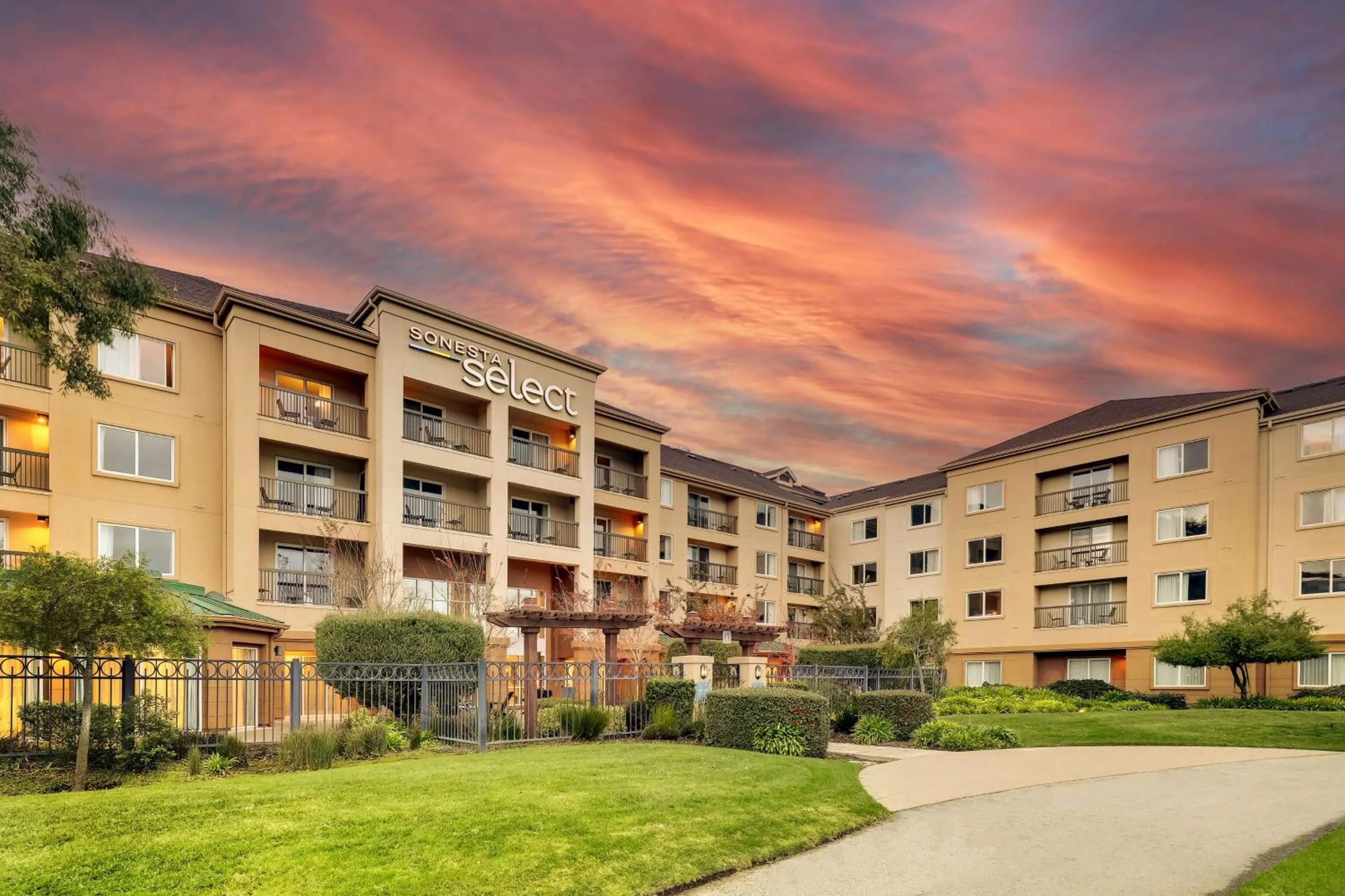 Property building in Sonesta Select San Francisco Airport Oyster Point Waterfront