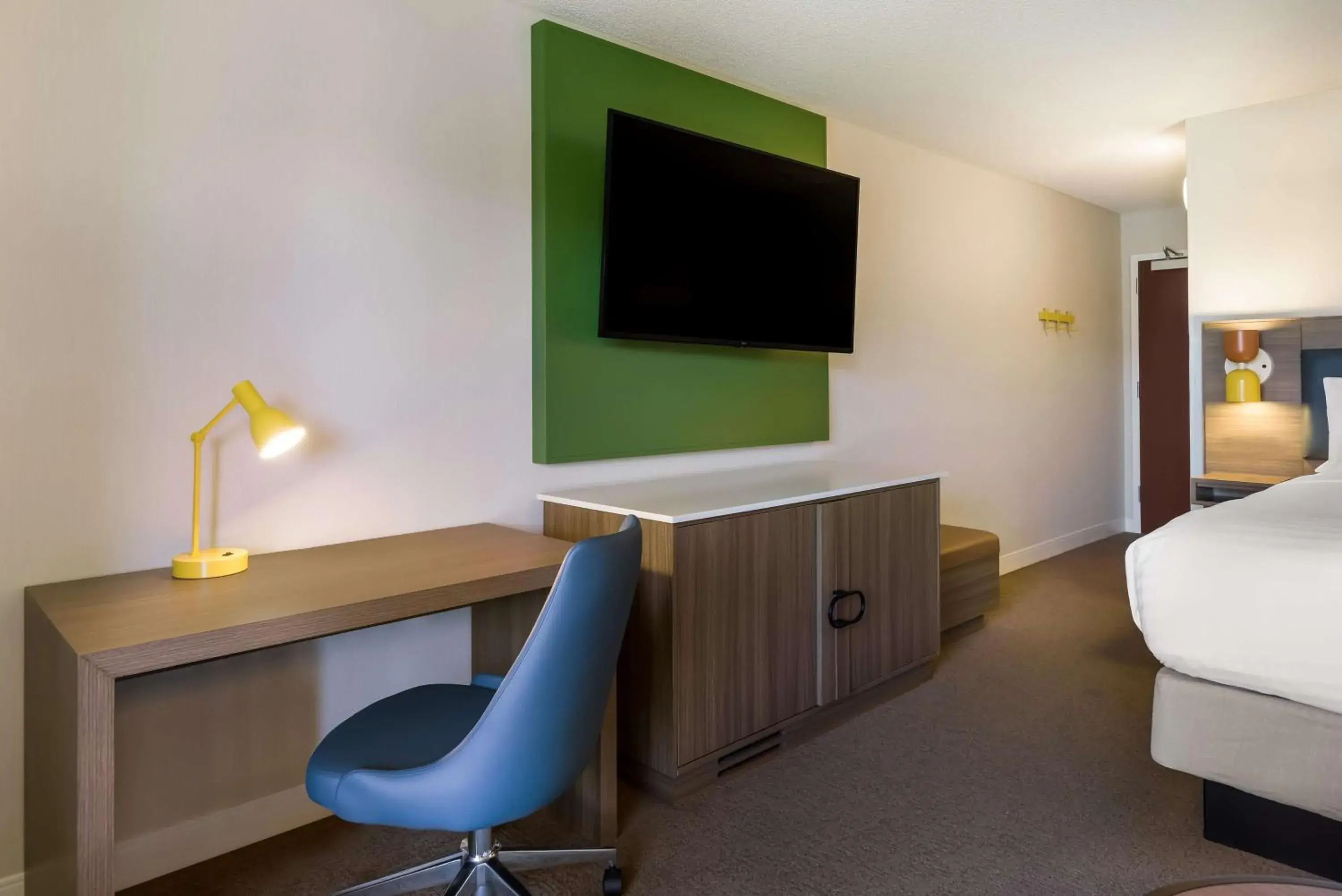 Mobility Accessible Executive Suite King Roll-In shower in Sonesta Select San Francisco Airport Oyster Point Waterfront Mobility Accessible Executive Suite King Roll-In shower in Sonesta Select San Francisco Airport Oyster Point Waterfront