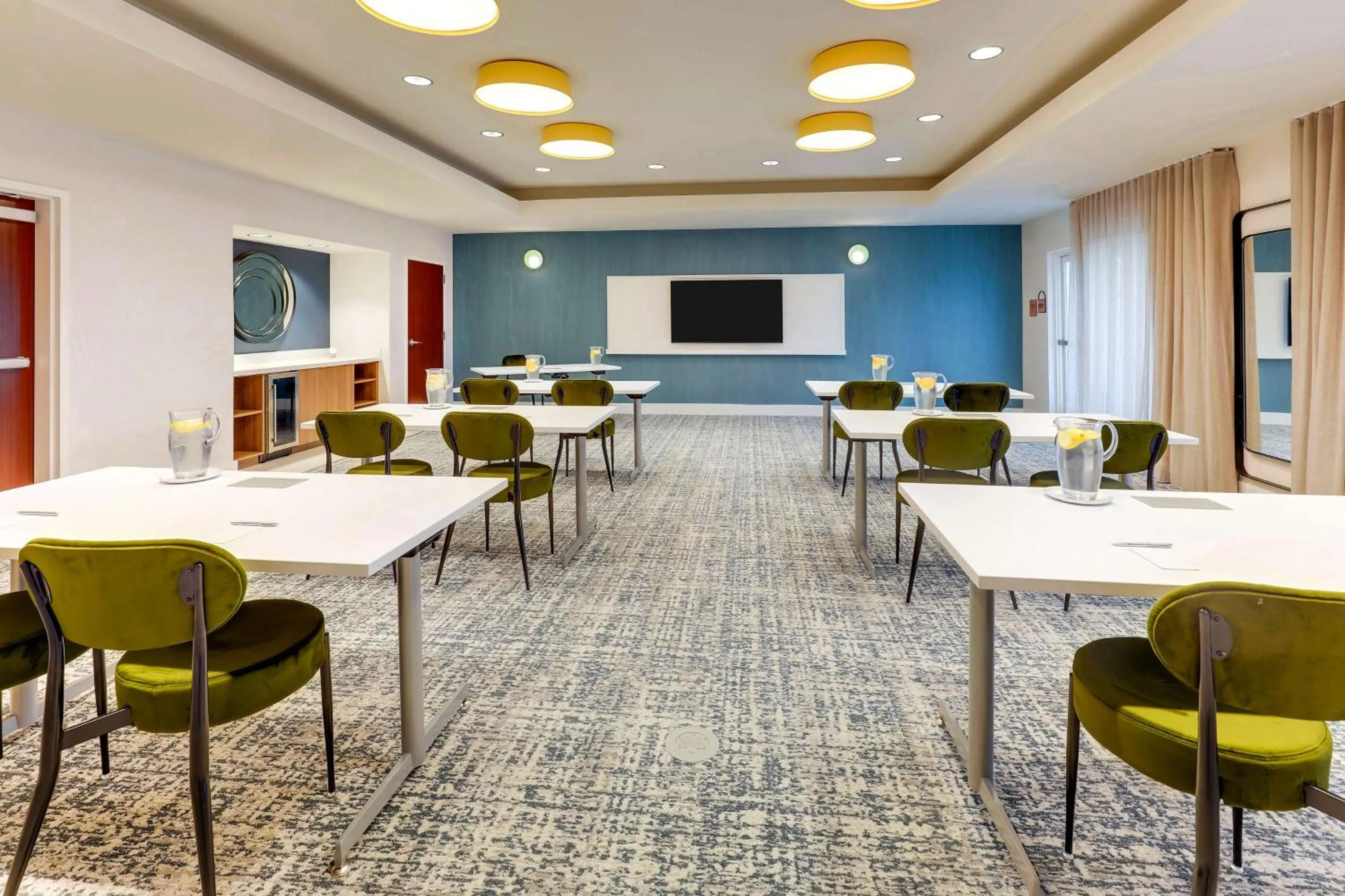 Meeting/conference room in Sonesta Select San Francisco Airport Oyster Point Waterfront