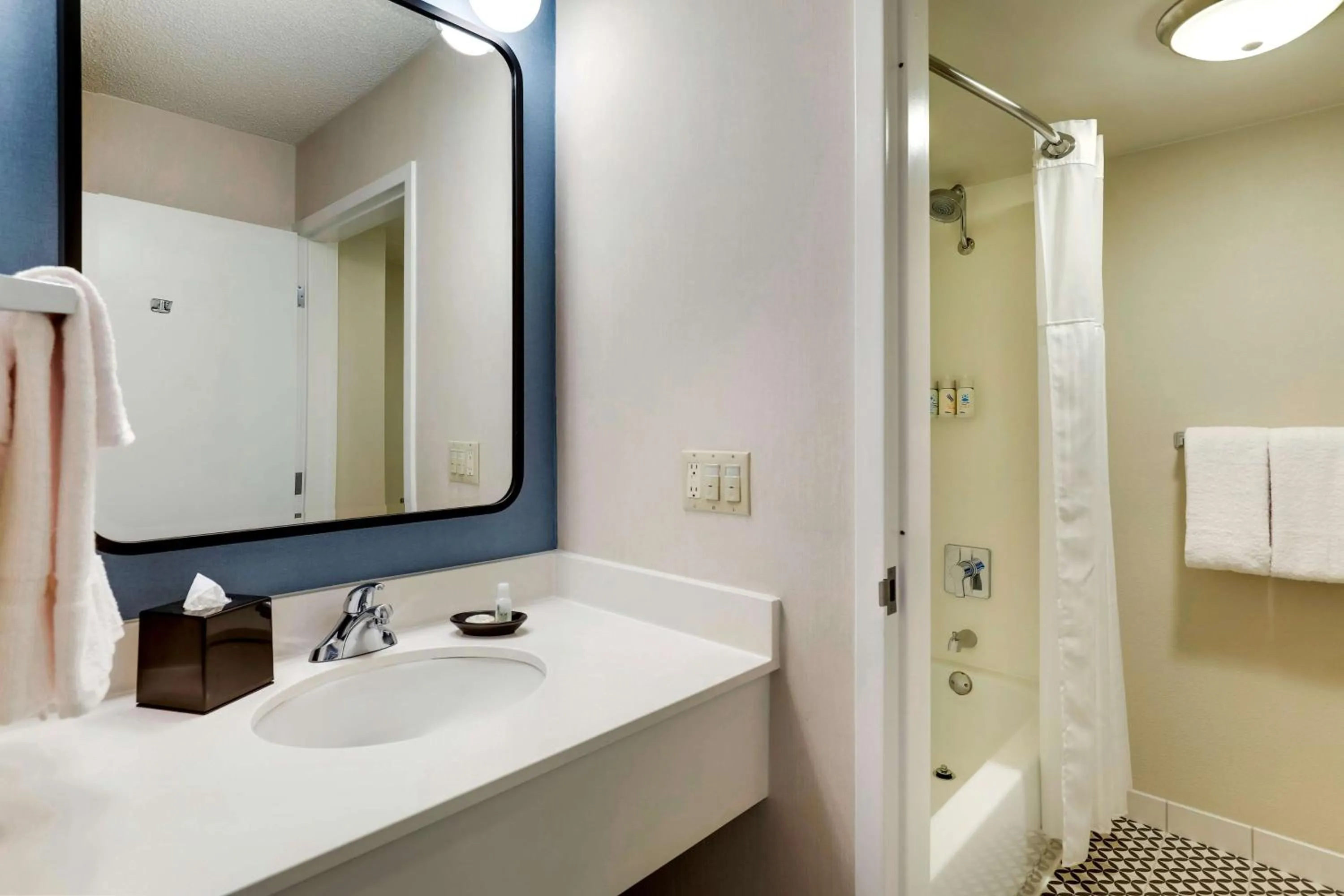 Bathroom in Sonesta Select San Francisco Airport Oyster Point Waterfront