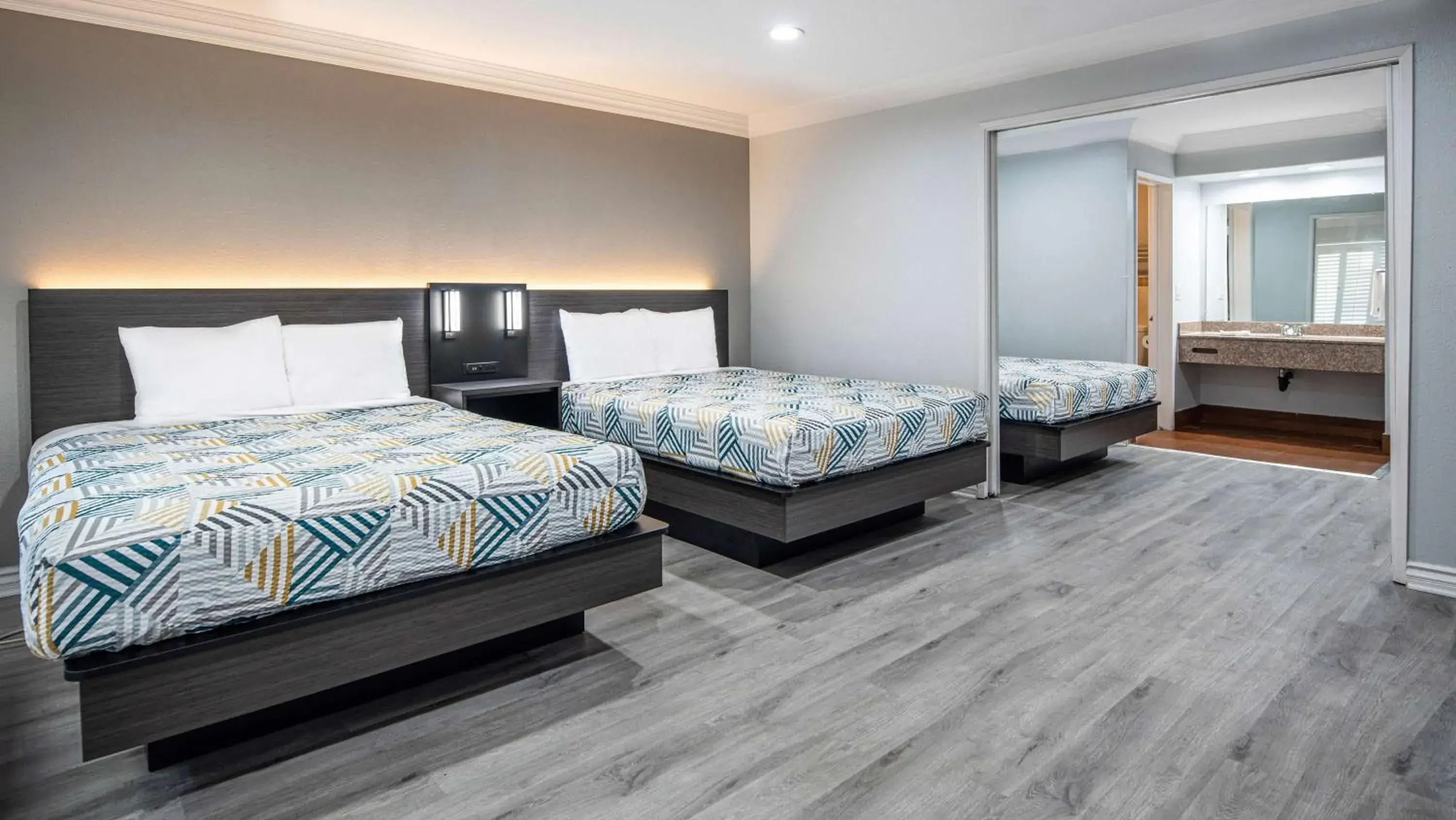 Queen Suite - Non-Smoking in Motel 6-Anaheim, CA - Convention Center Queen Suite - Non-Smoking in Motel 6-Anaheim, CA - Convention Center