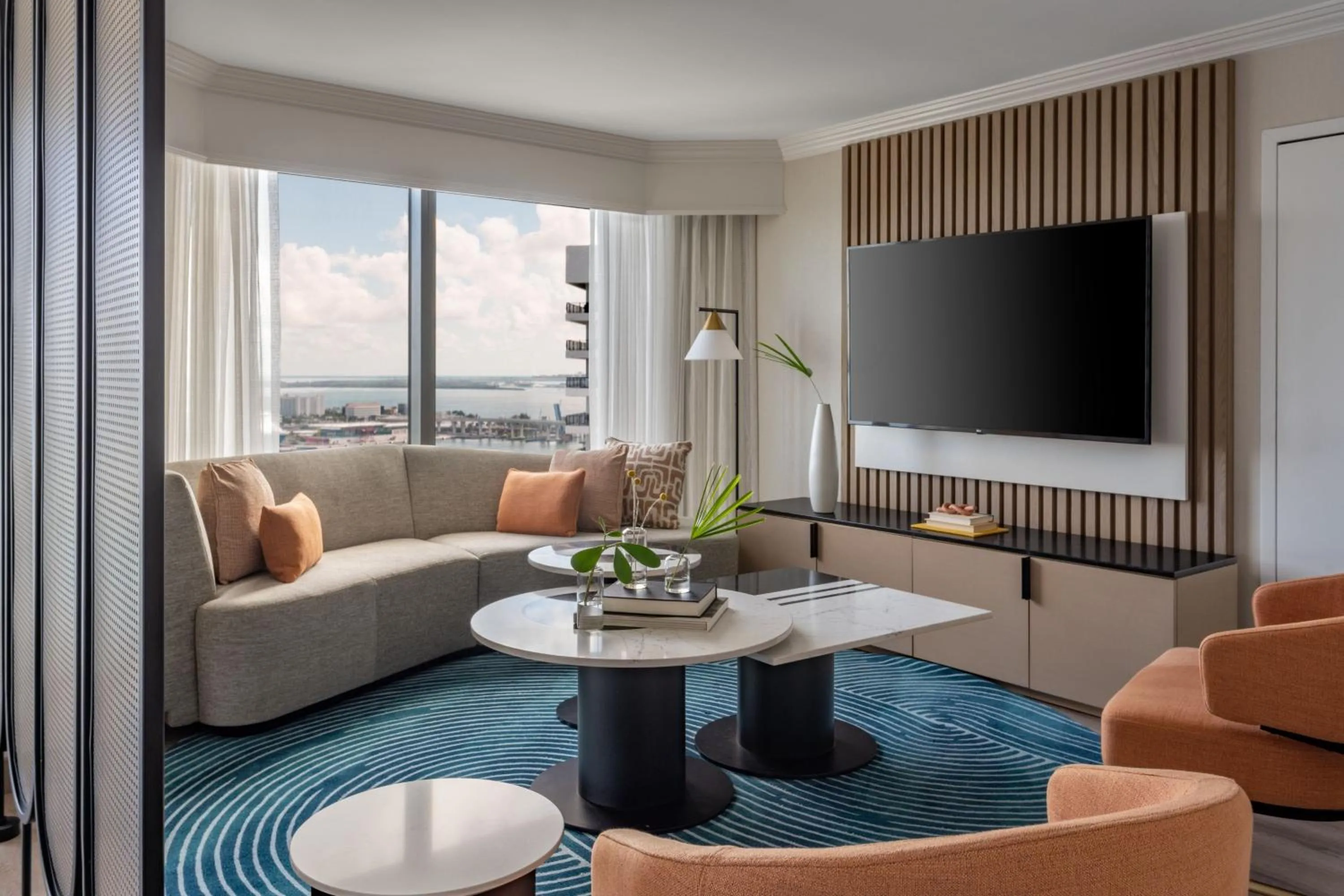 Living room in Miami Marriott Biscayne Bay