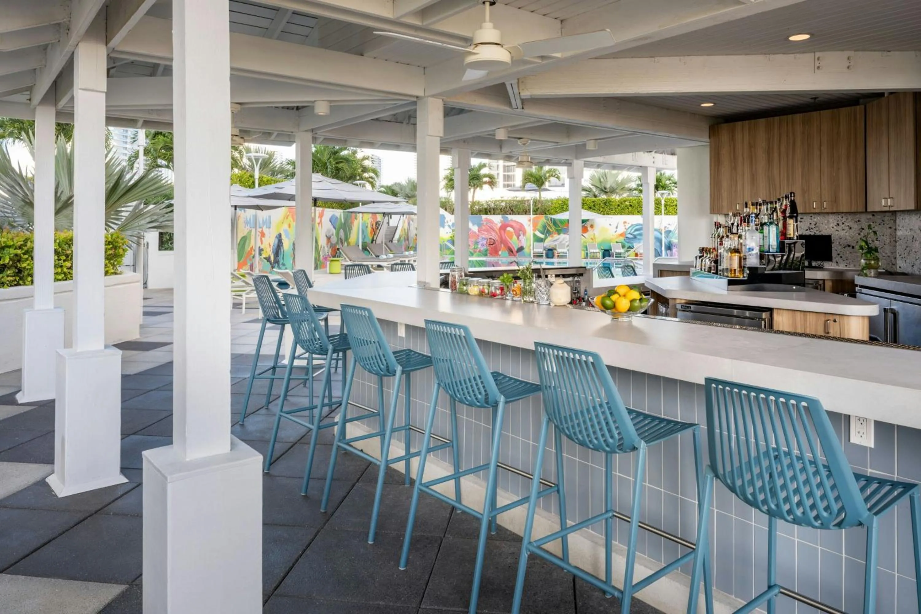 Lounge or bar in Miami Marriott Biscayne Bay