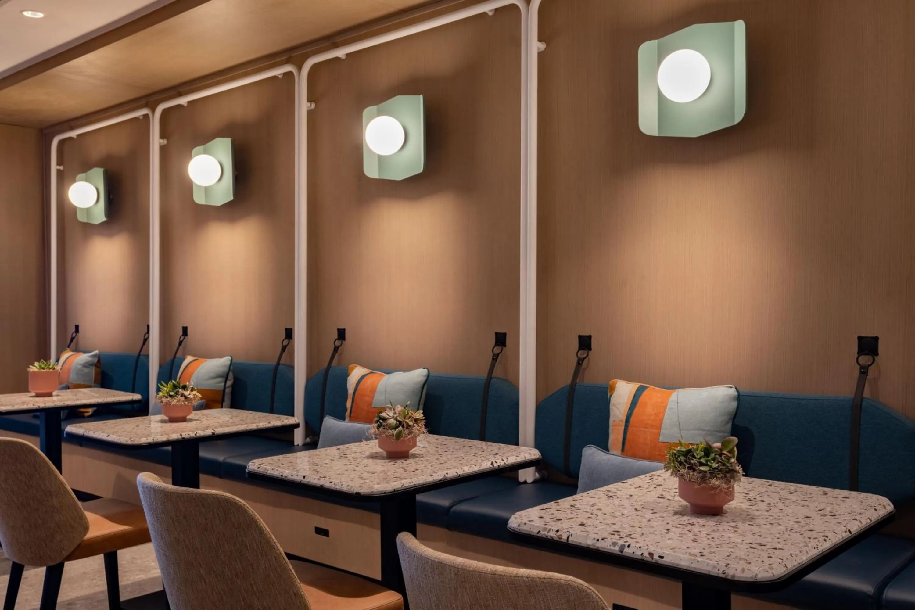 Lounge or bar in Miami Marriott Biscayne Bay