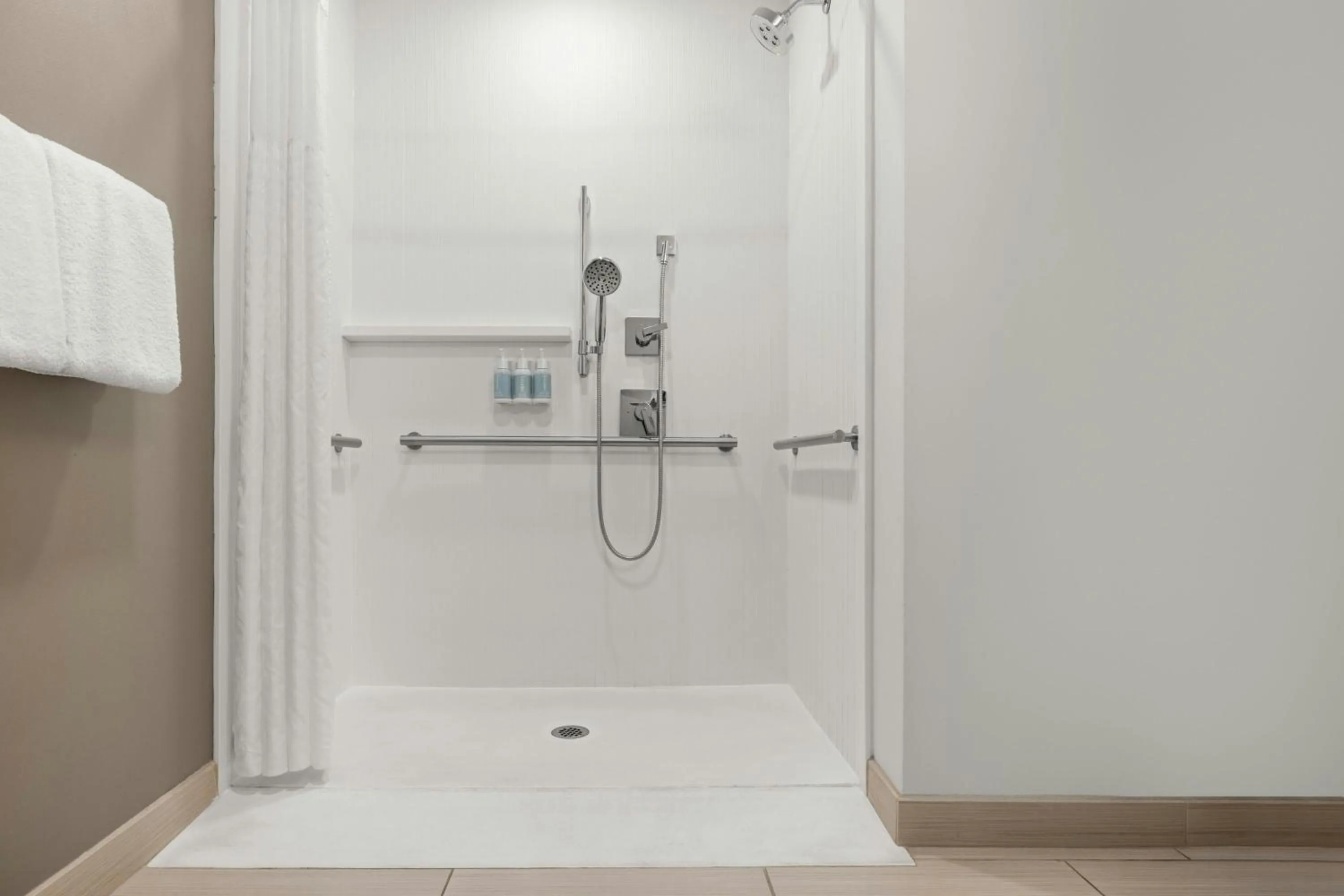 Bathroom in Courtyard Philadelphia/Langhorne