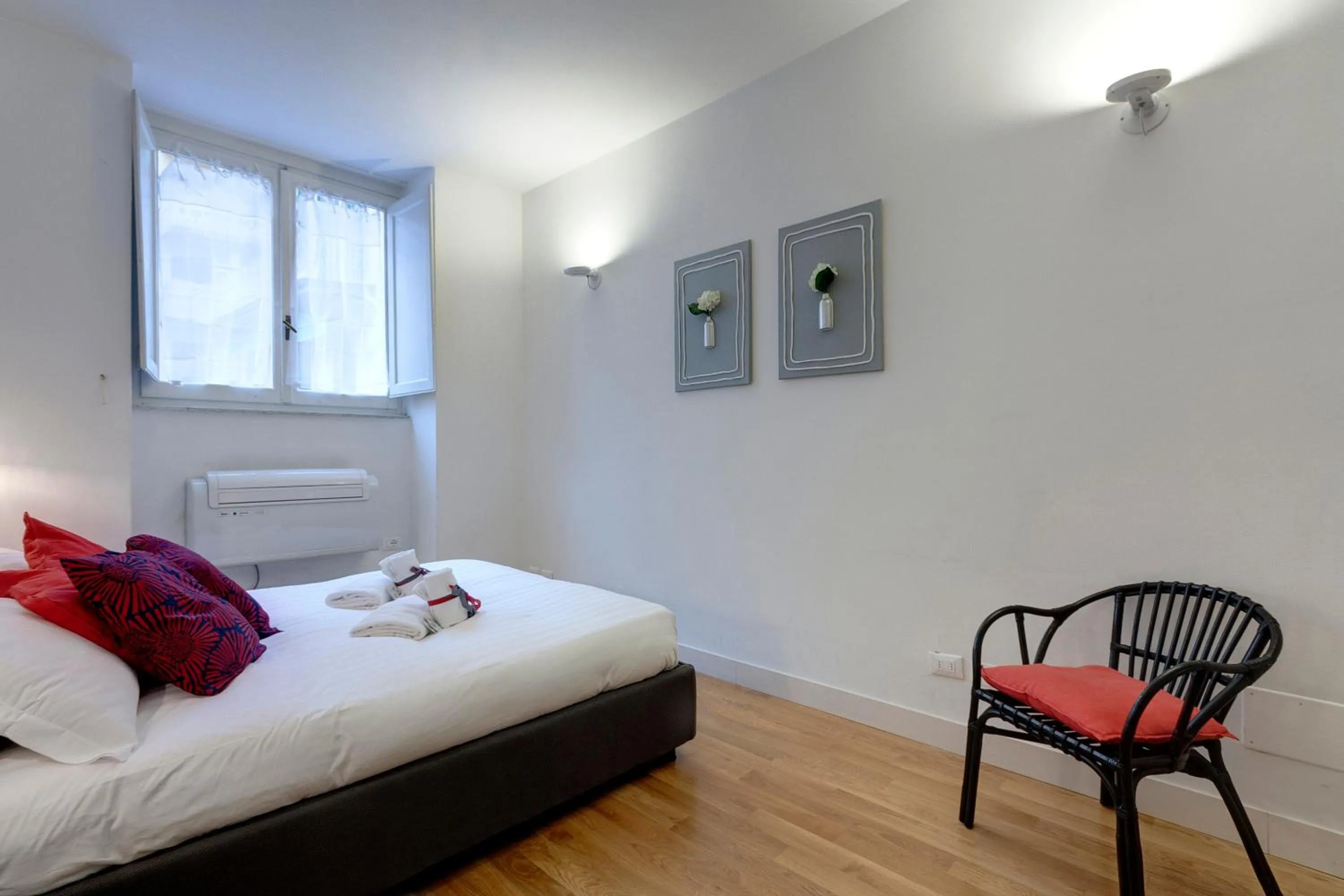 Bed in Costa San Giorgio Apartment by Mamo Florence