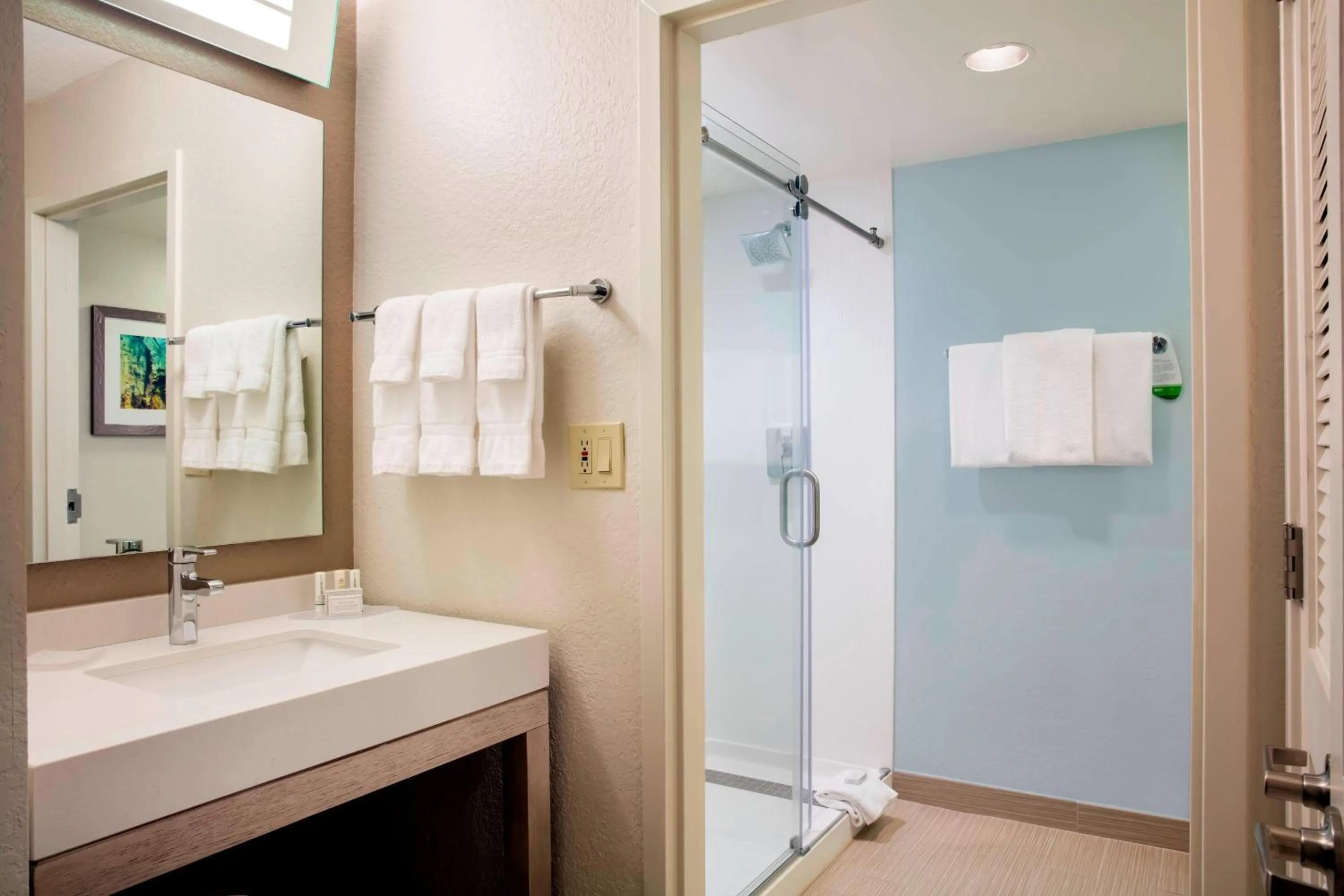 Bathroom in Courtyard by Marriott Fort Lauderdale Coral Springs