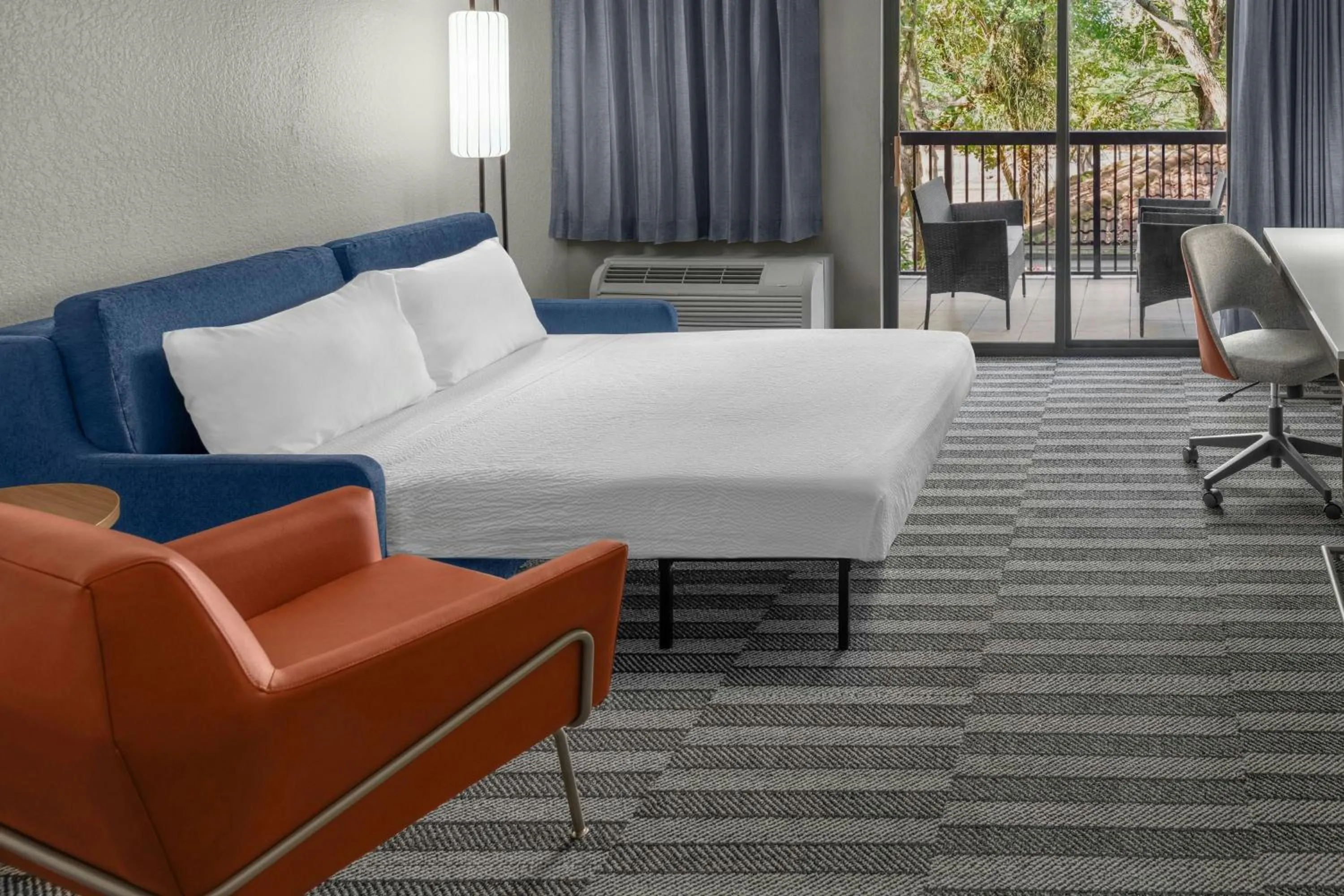 Living room, Bed in Courtyard by Marriott Fort Lauderdale Coral Springs