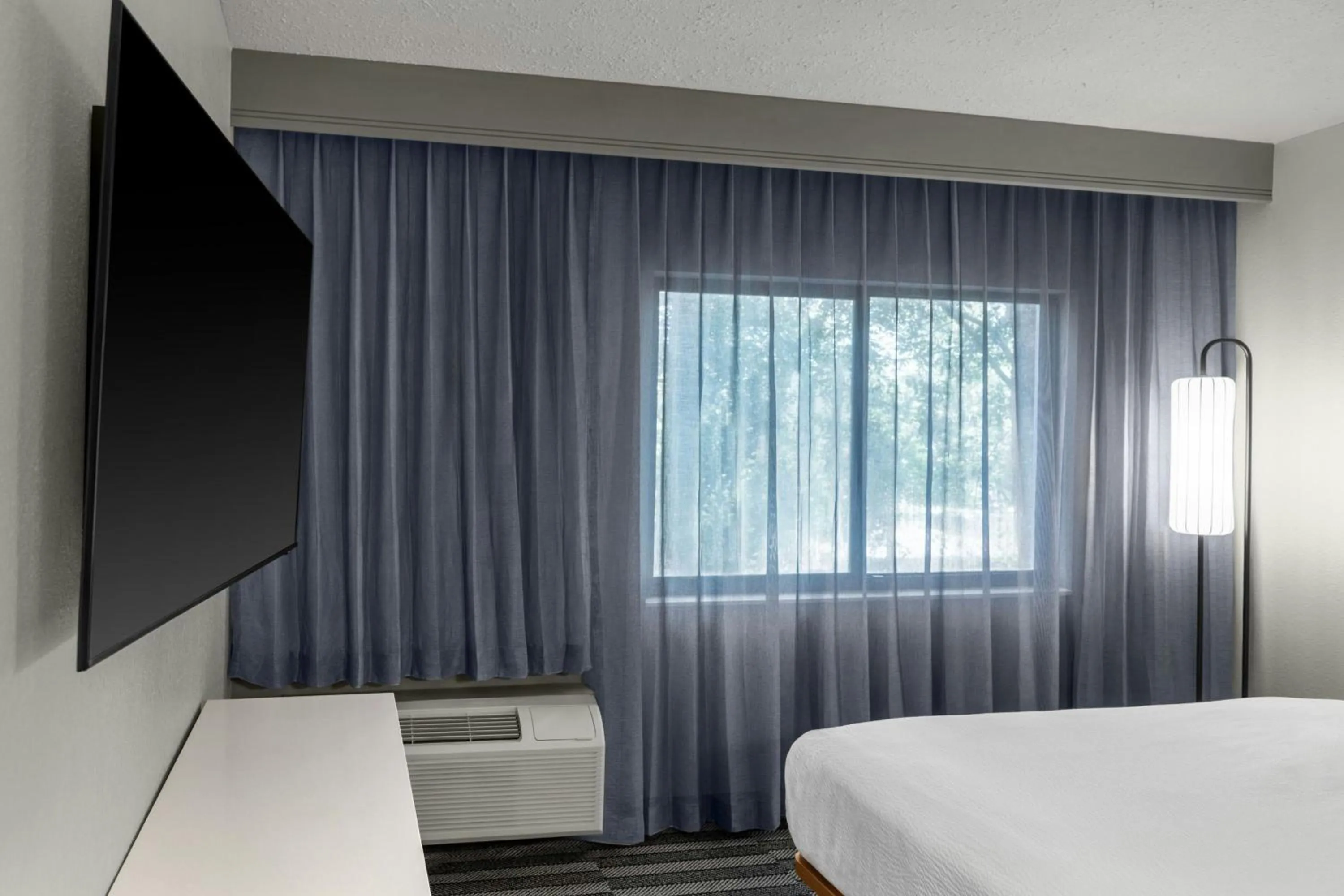 Bedroom, Bed in Courtyard by Marriott Fort Lauderdale Coral Springs