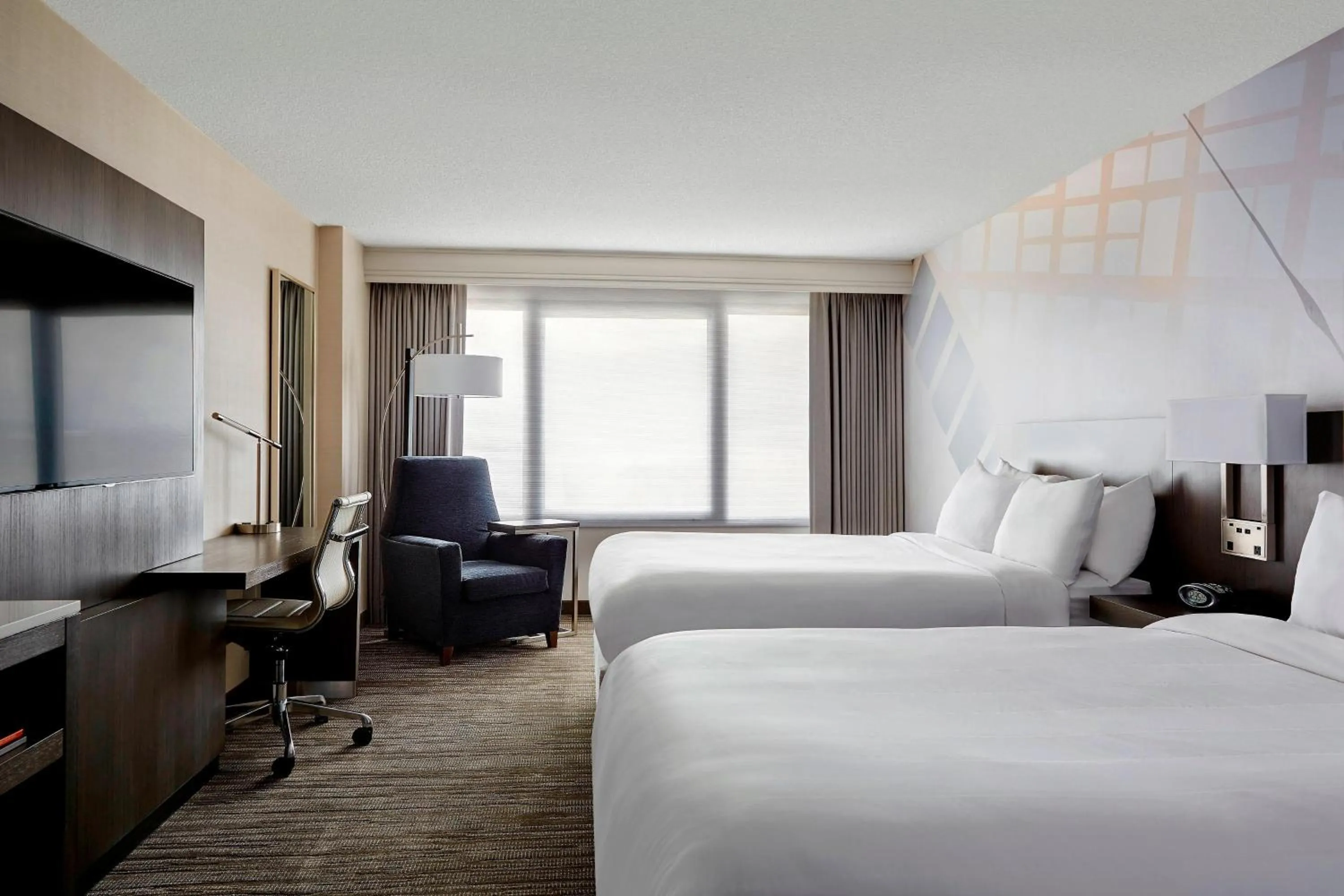 Photo of the whole room, Bed in San Francisco Airport Marriott Waterfront