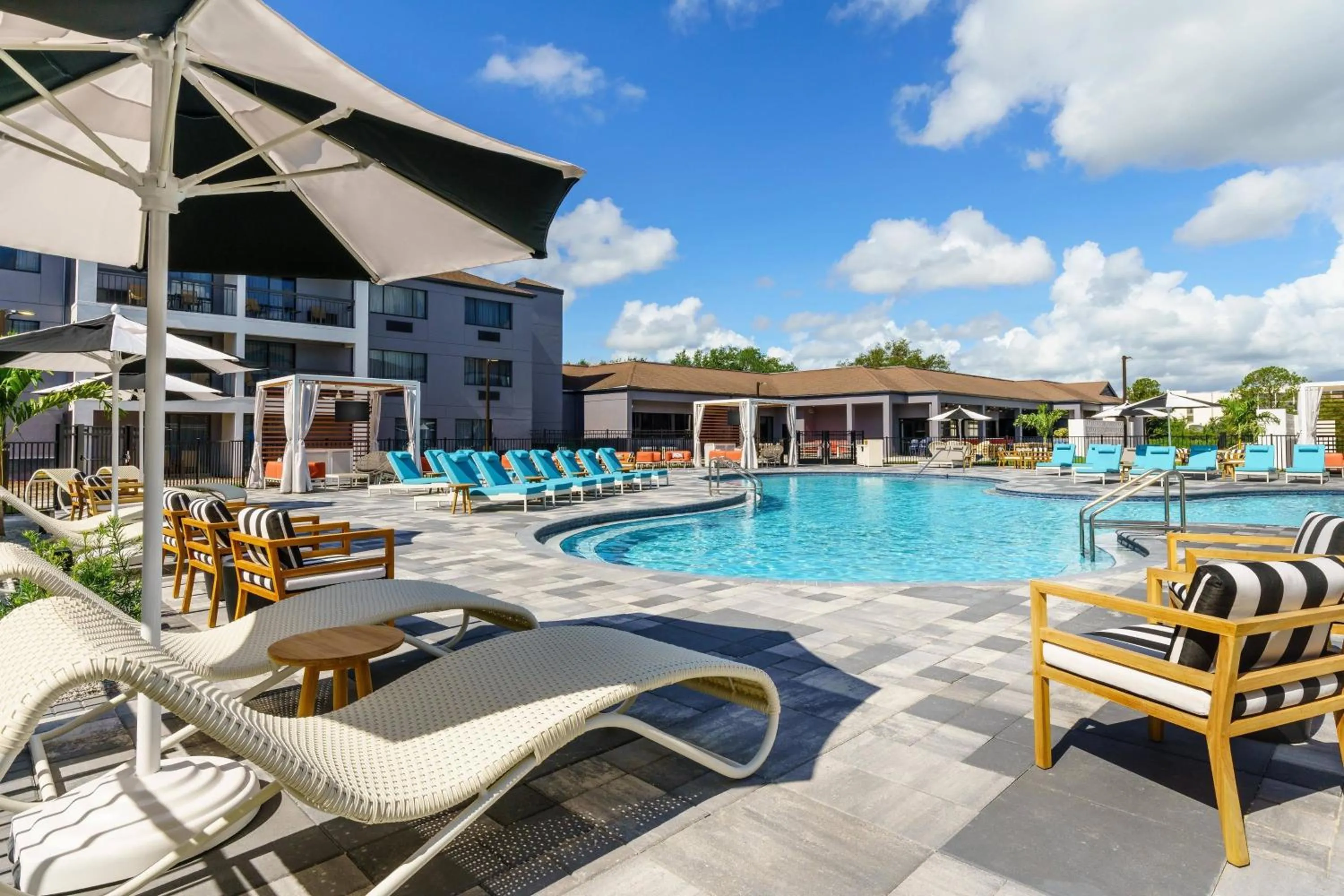 Swimming pool in Courtyard by Marriott Orlando Lake Buena Vista at Vista Centre