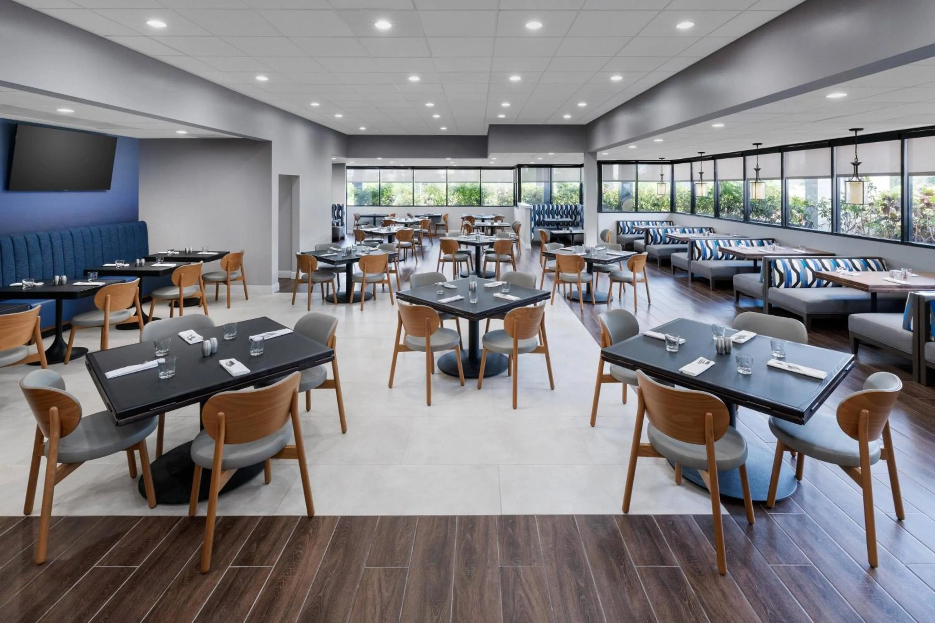 Restaurant/places to eat in Courtyard by Marriott Orlando Lake Buena Vista at Vista Centre