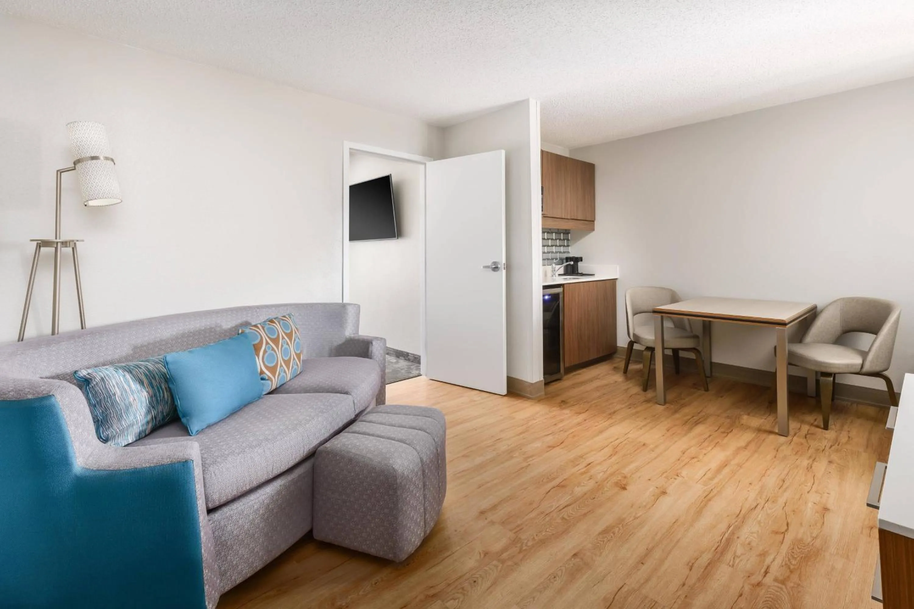 Photo of the whole room in Courtyard by Marriott Orlando Lake Buena Vista at Vista Centre