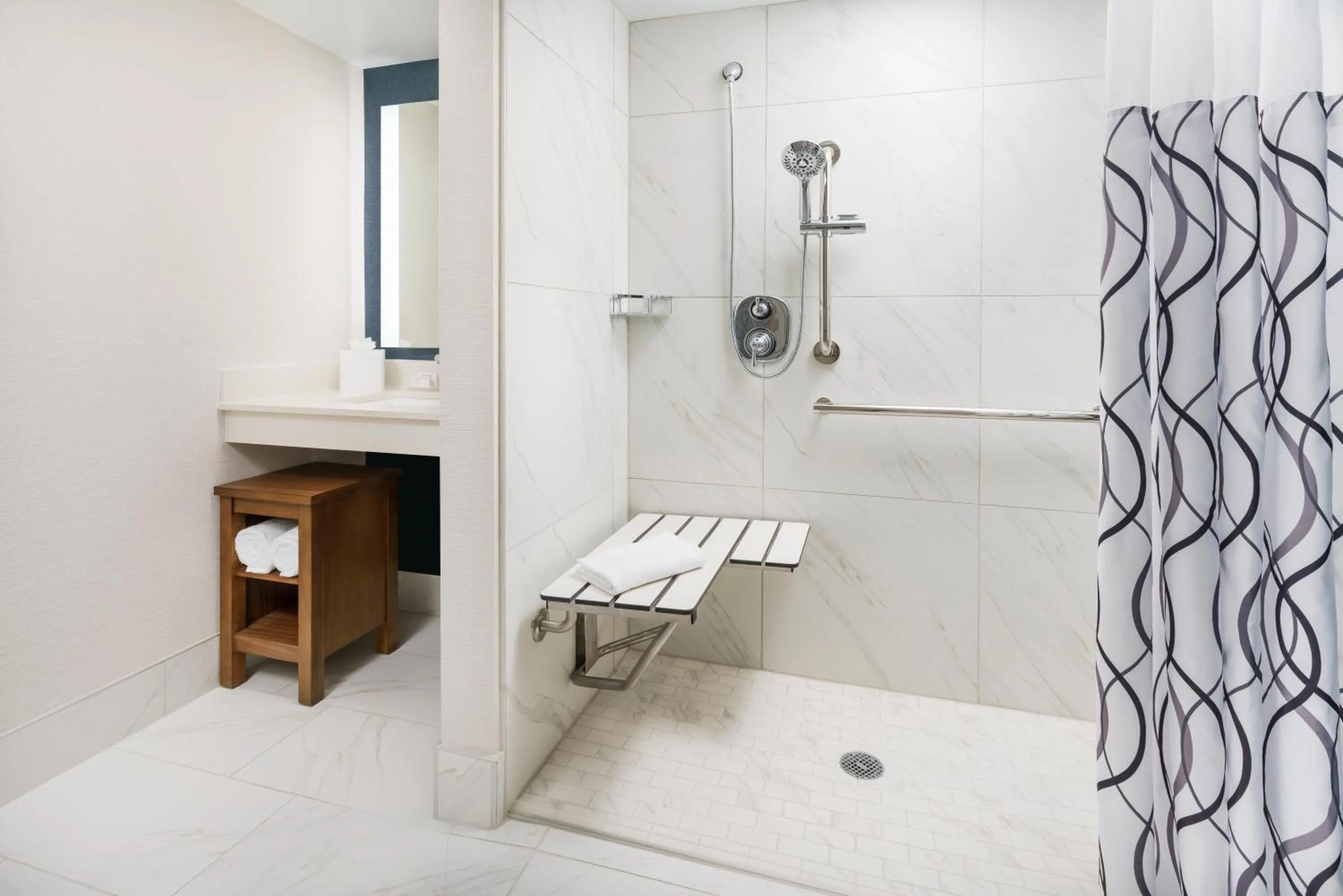 Shower in Courtyard by Marriott Orlando Lake Buena Vista at Vista Centre