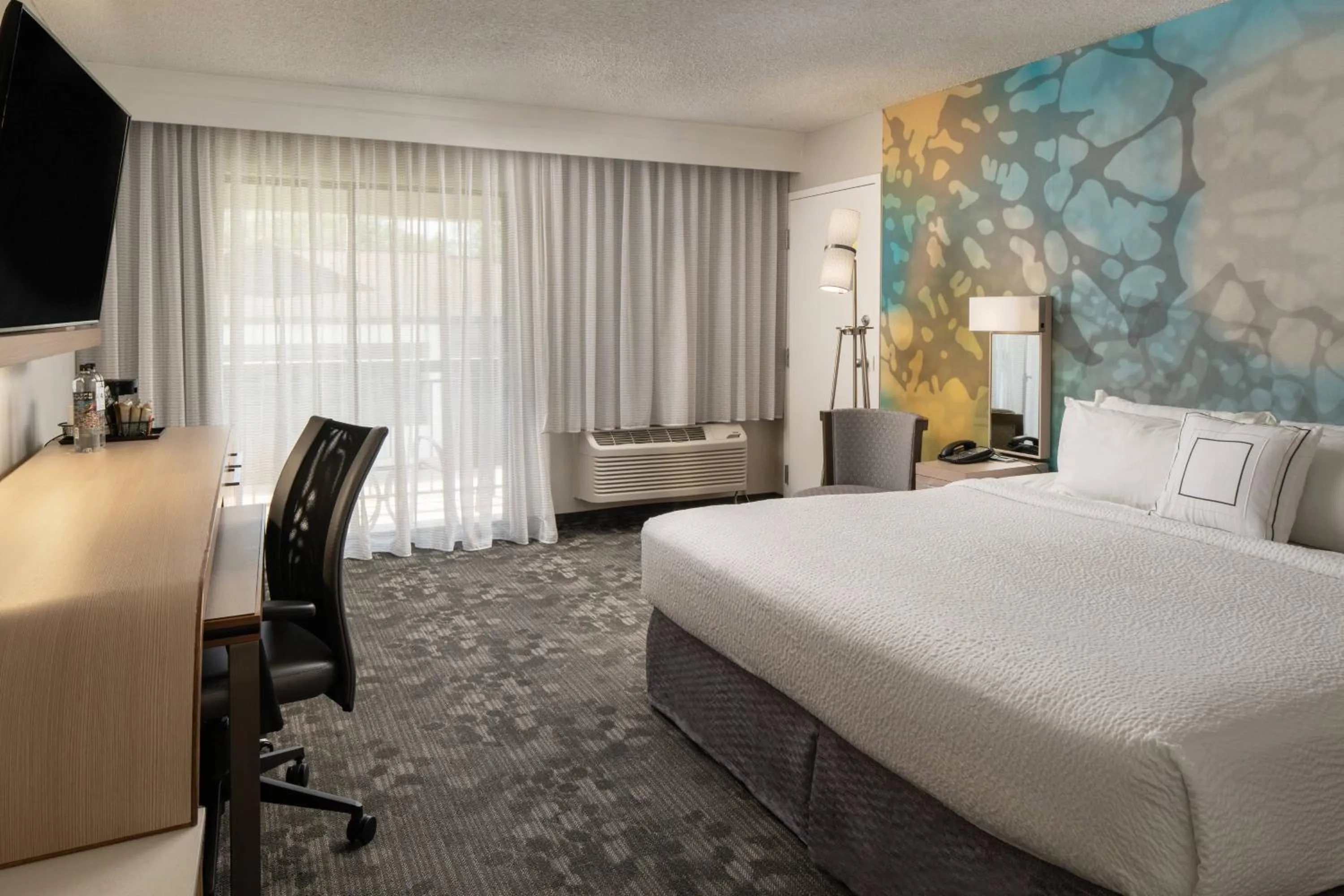 Photo of the whole room, Bed in Courtyard by Marriott Orlando Lake Buena Vista at Vista Centre