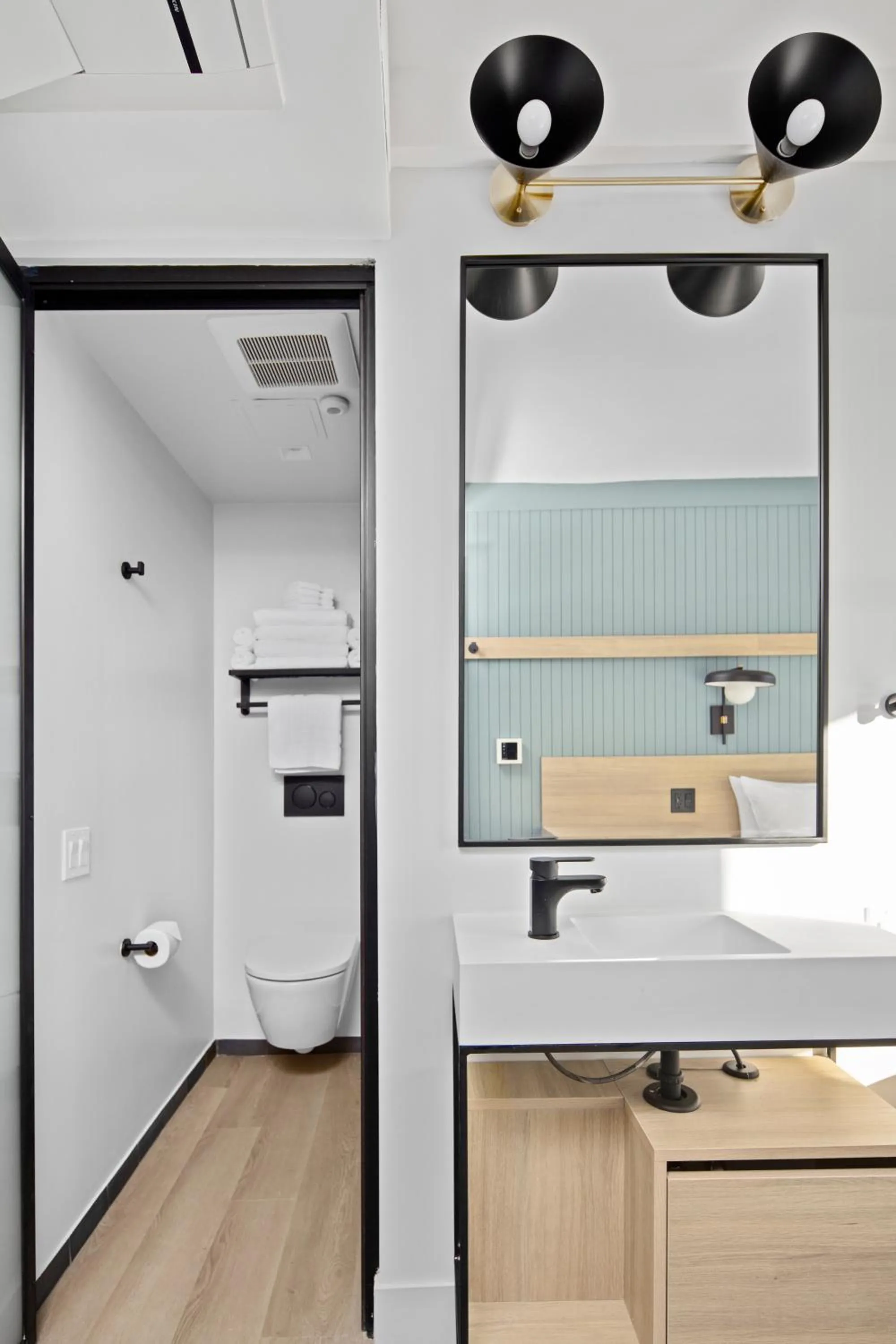 Toilet, Bed in Riverside Tower Hotel