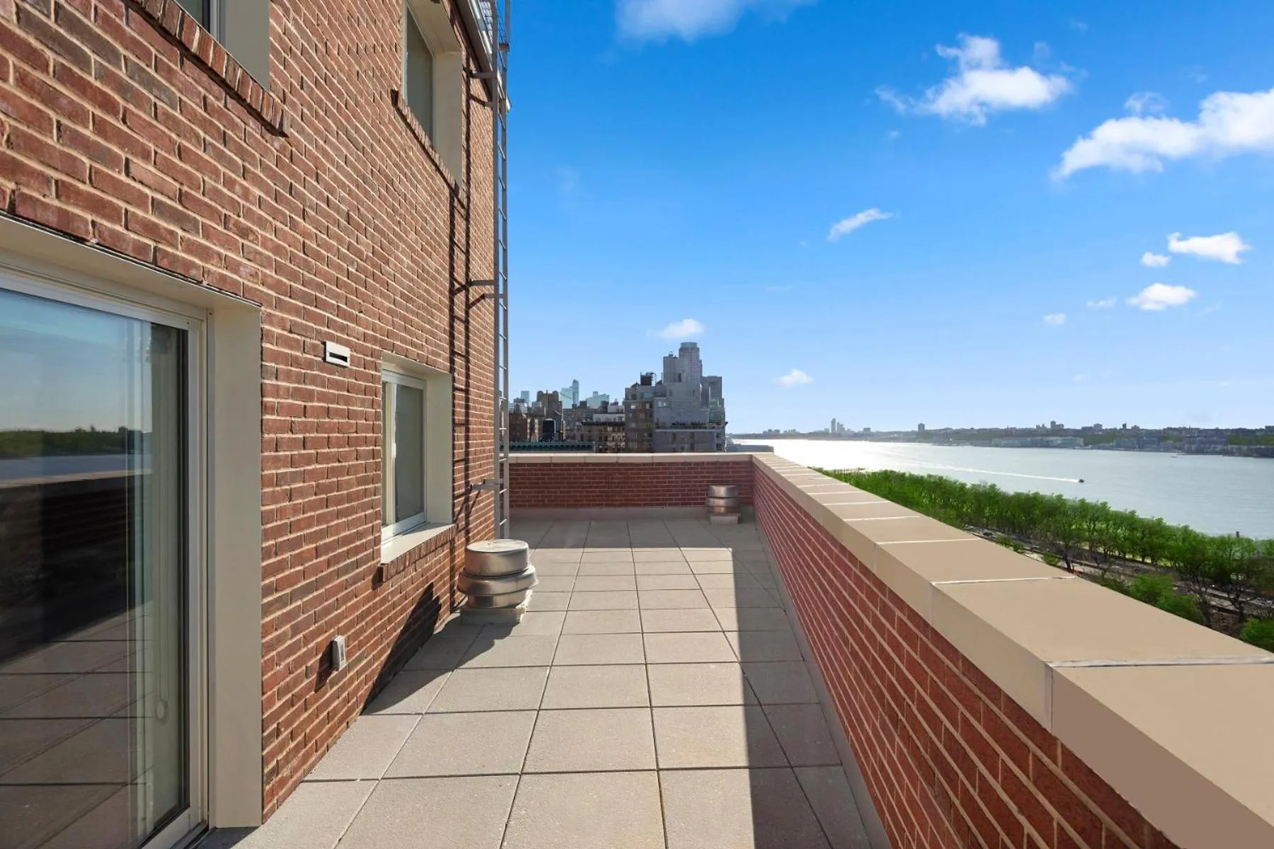 Natural landscape in Riverside Tower Hotel