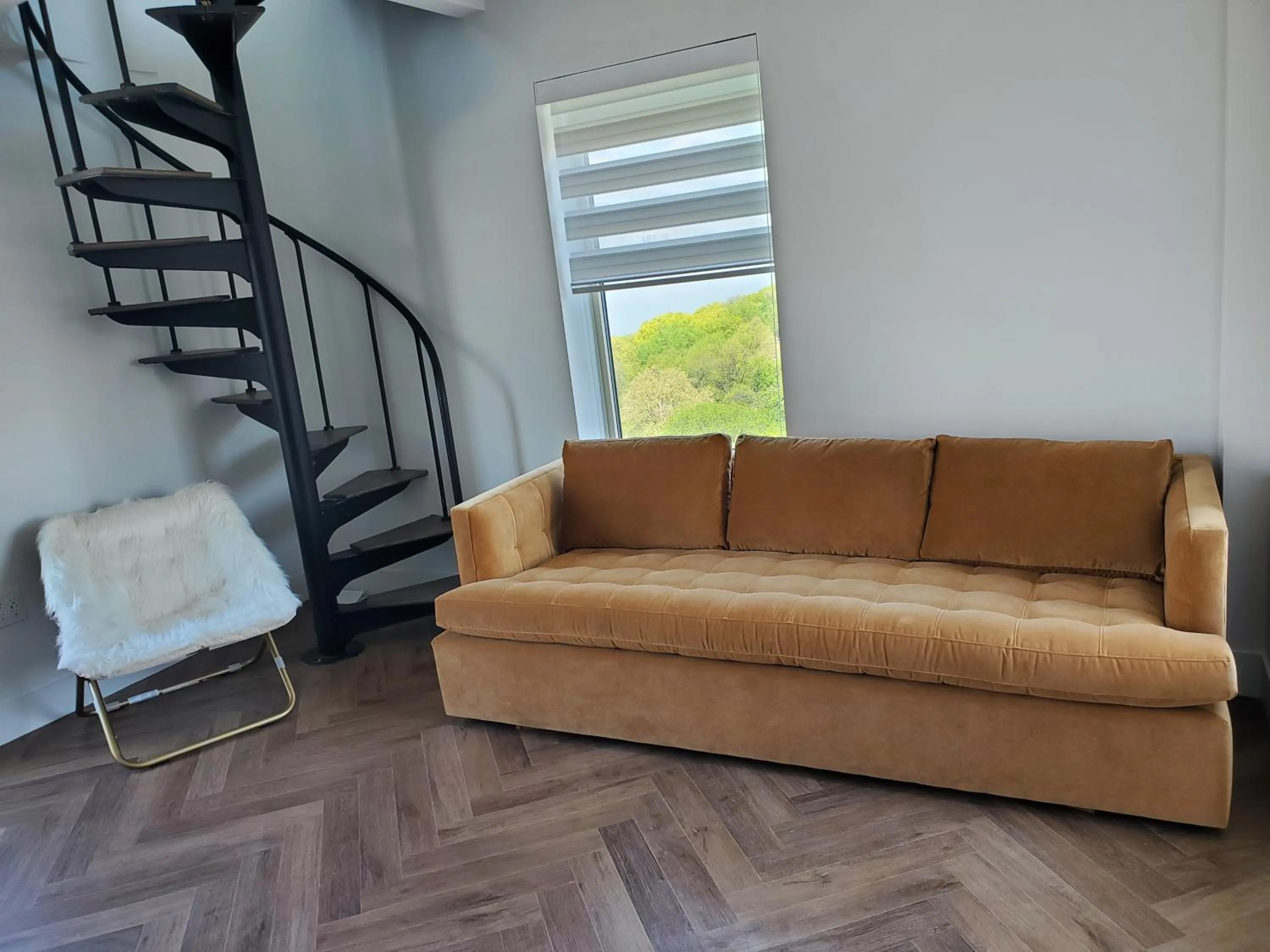 Seating area in Riverside Tower Hotel