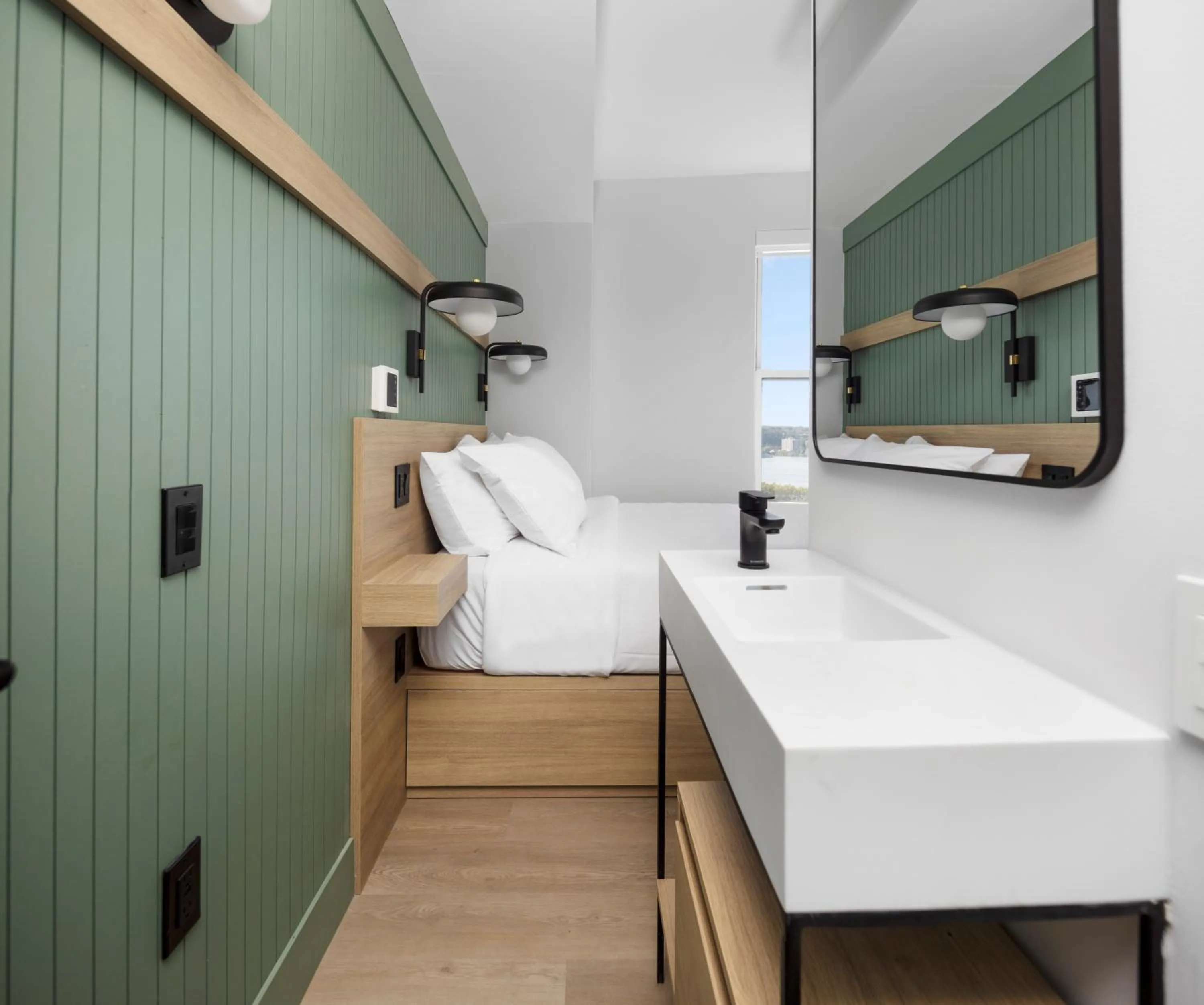 Bedroom, Bed in Riverside Tower Hotel