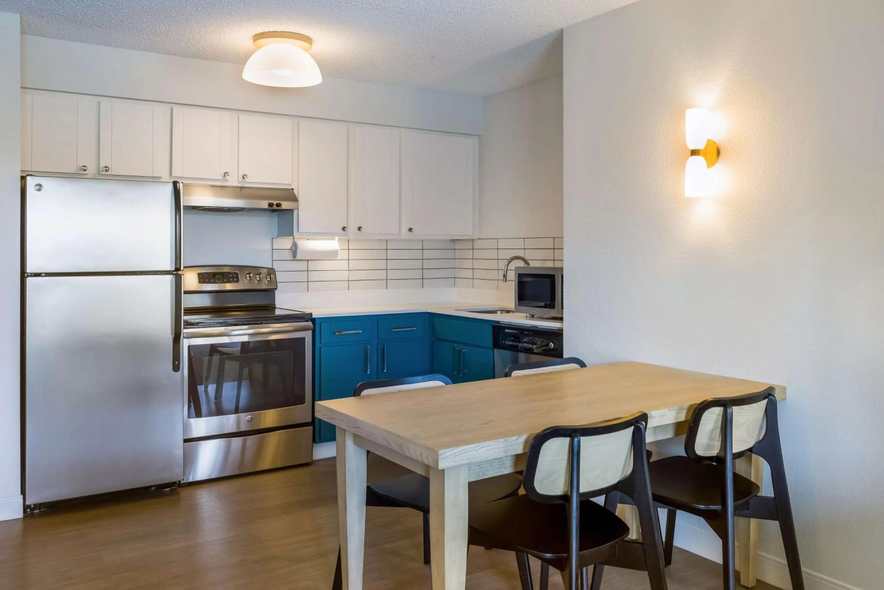 Kitchen or kitchenette in Sonesta ES Suites San Francisco Airport Oyster Point Waterfront