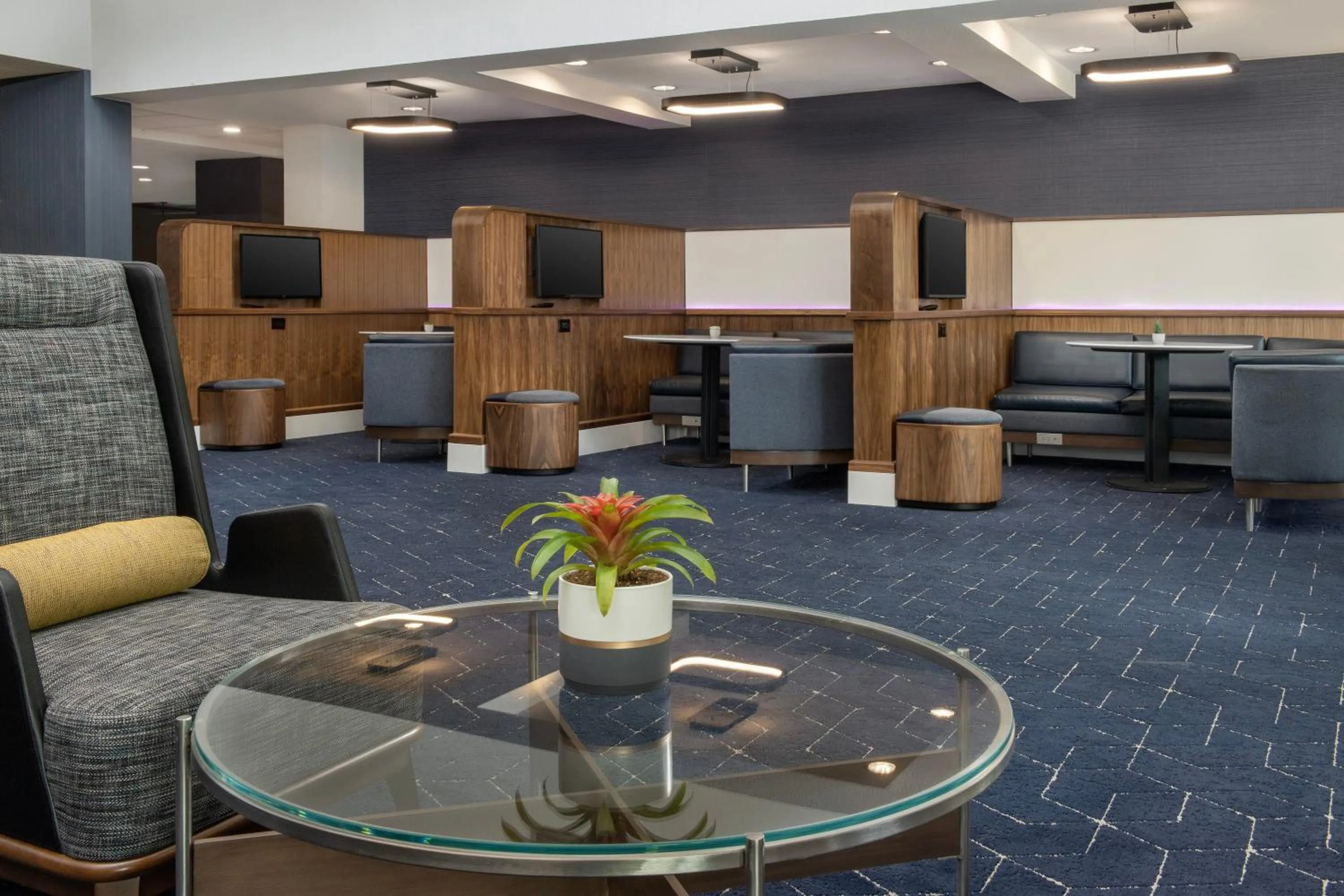 Seating area in Courtyard by Marriott San Diego Carlsbad