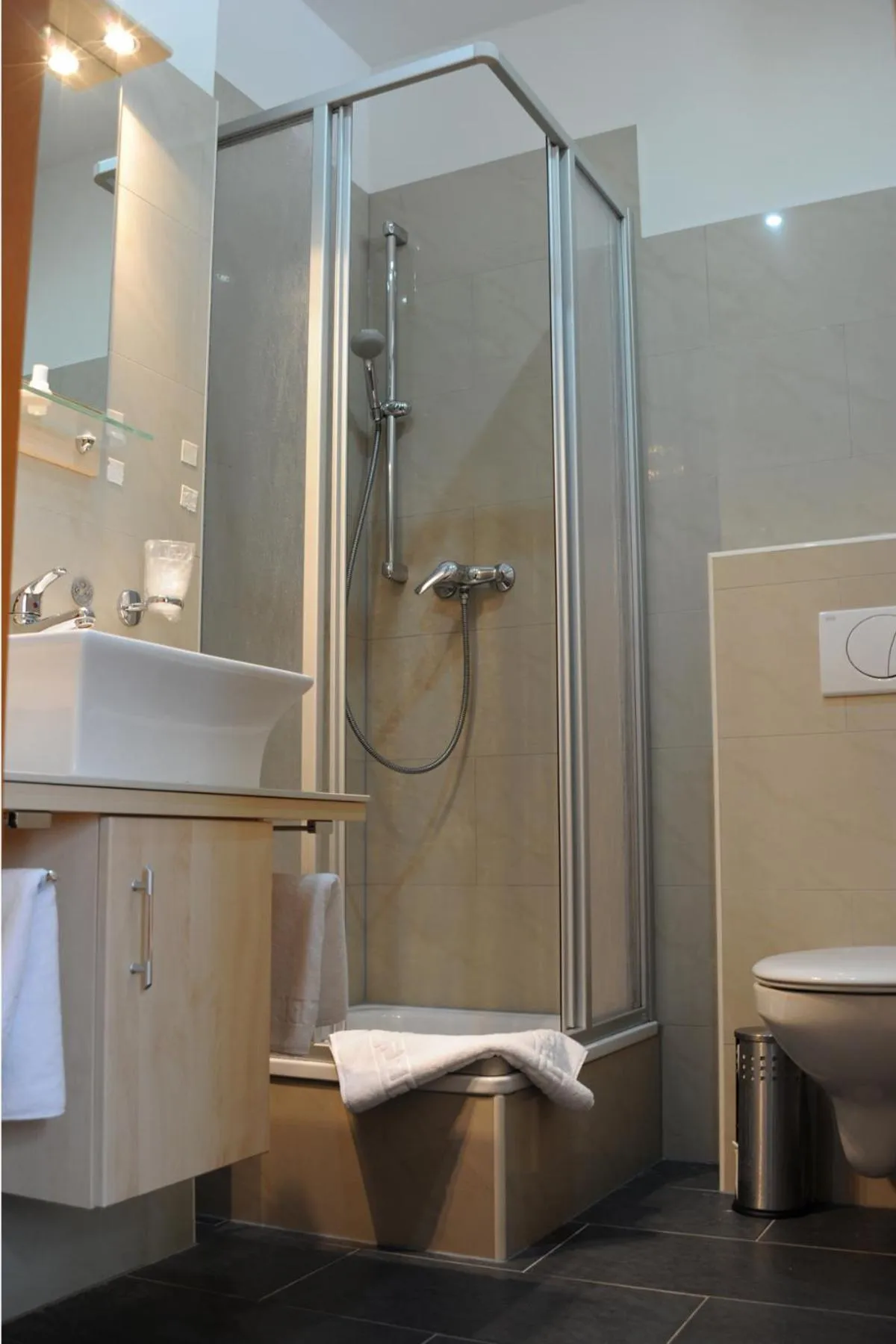 Toilet in Hotel Atlas Halle