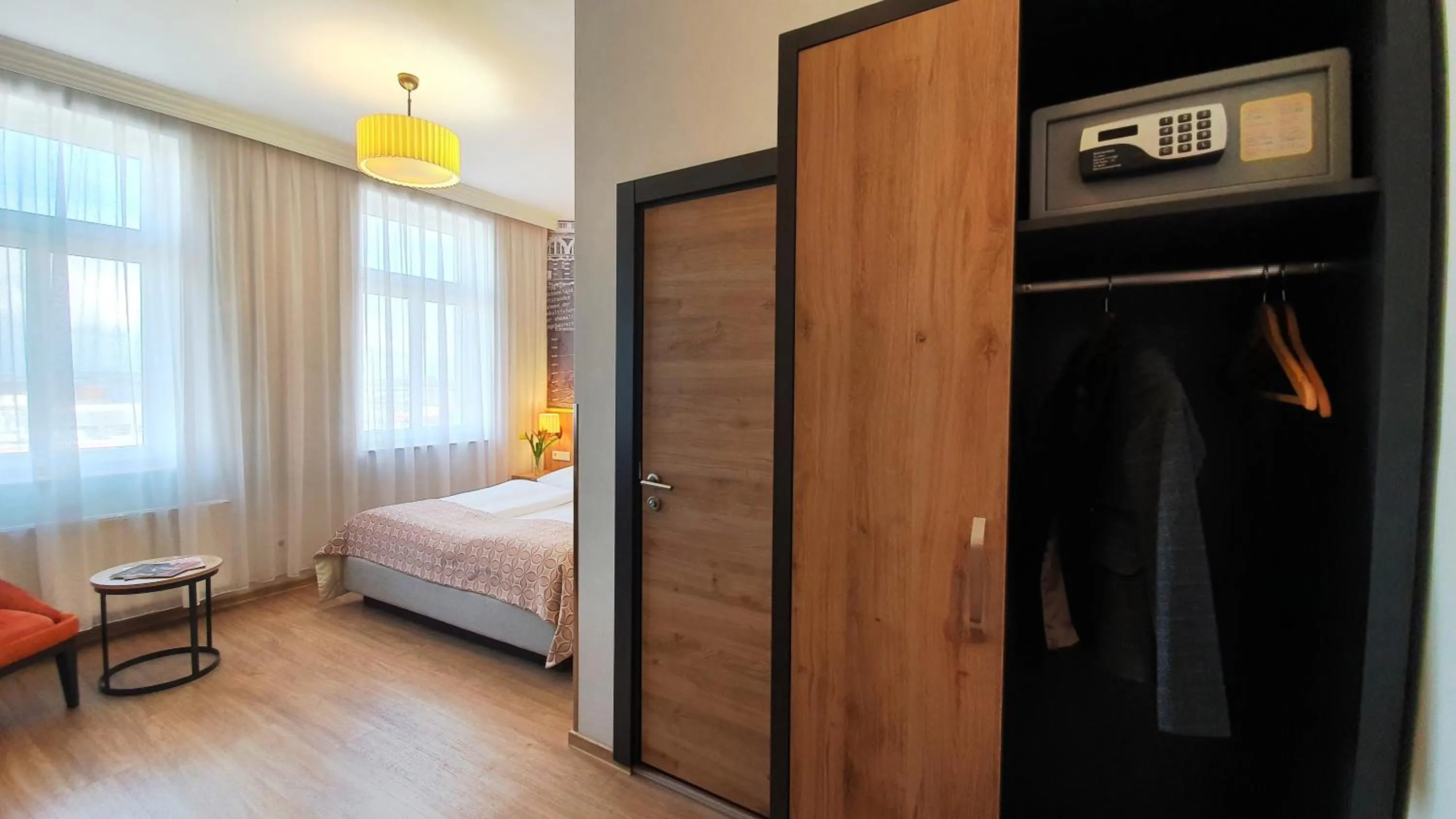 Staff, Bed in Hotel Atlas Halle