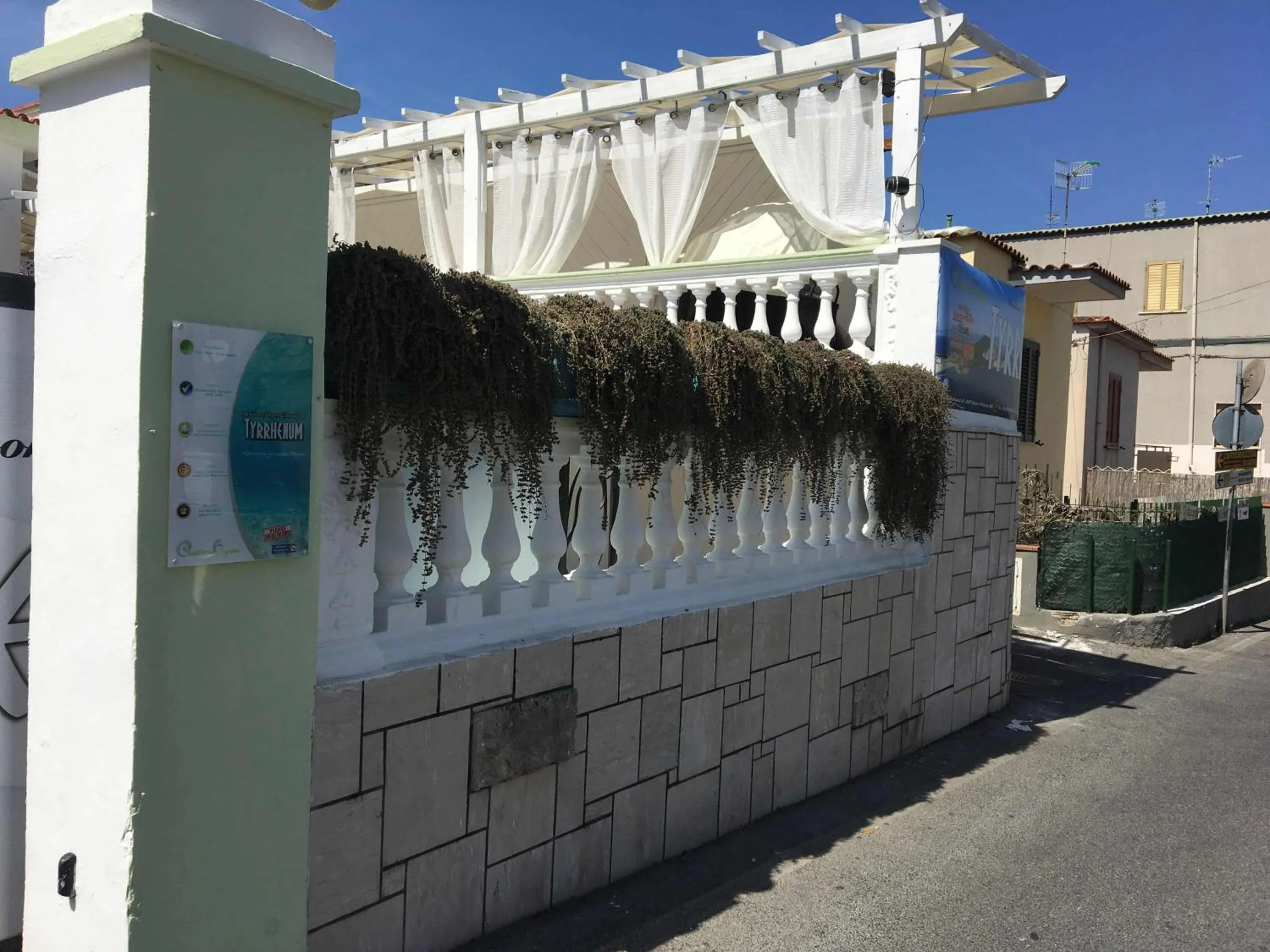 Facade/entrance in Residence R&B Tyrrhenum