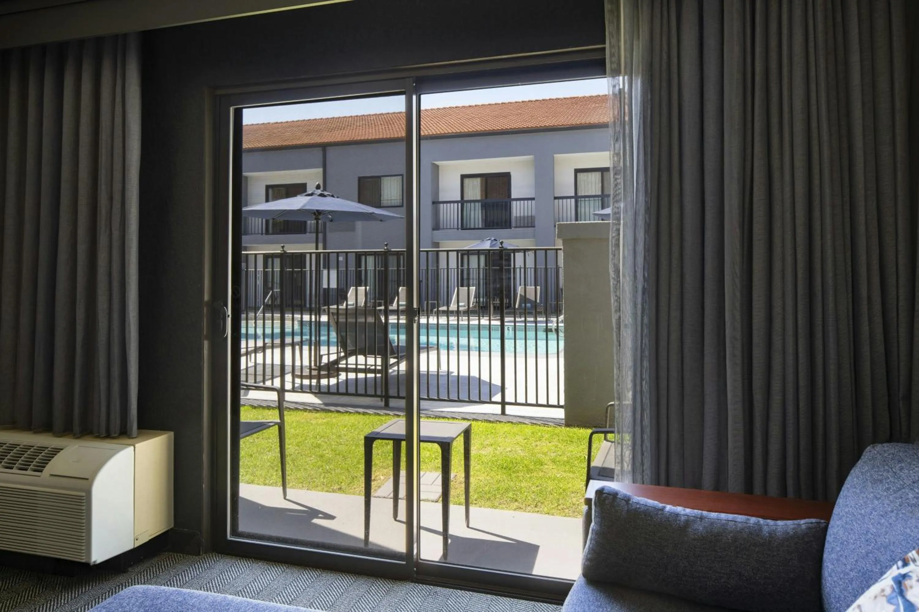 Living room in Courtyard by Marriott Los Angeles Hacienda Heights Orange County