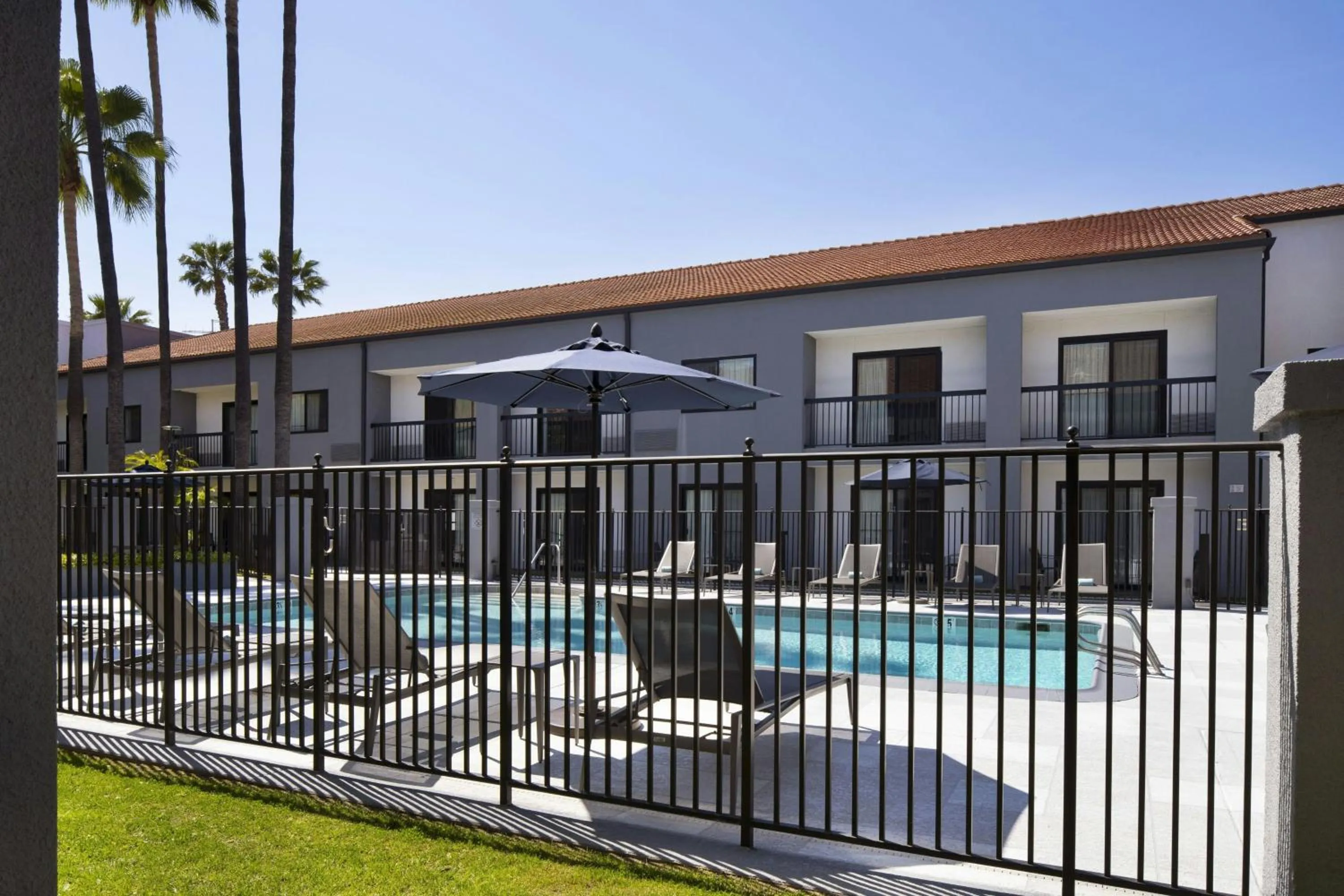 Swimming pool in Courtyard by Marriott Los Angeles Hacienda Heights Orange County