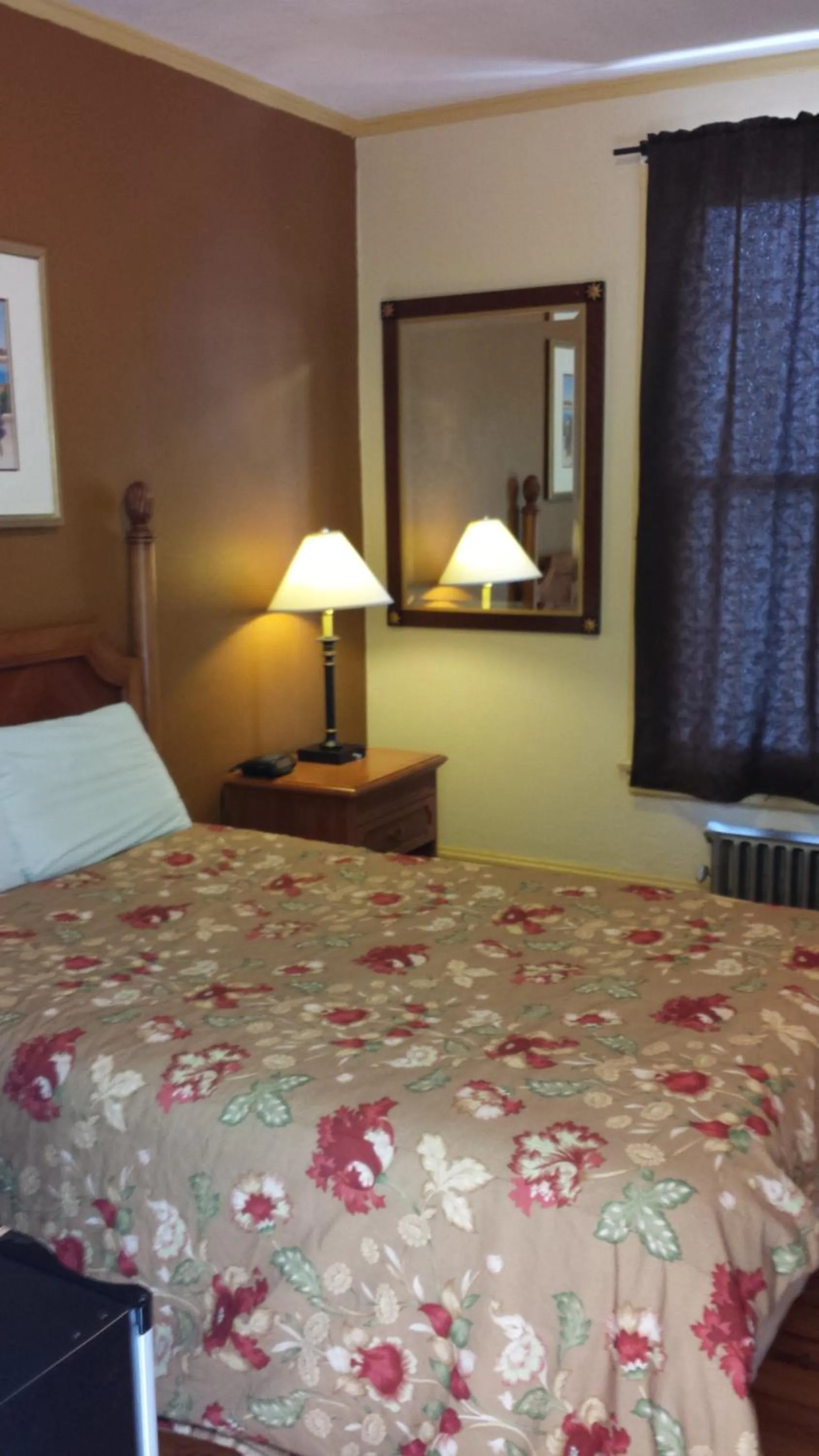 Bed in El Capitan Hotel