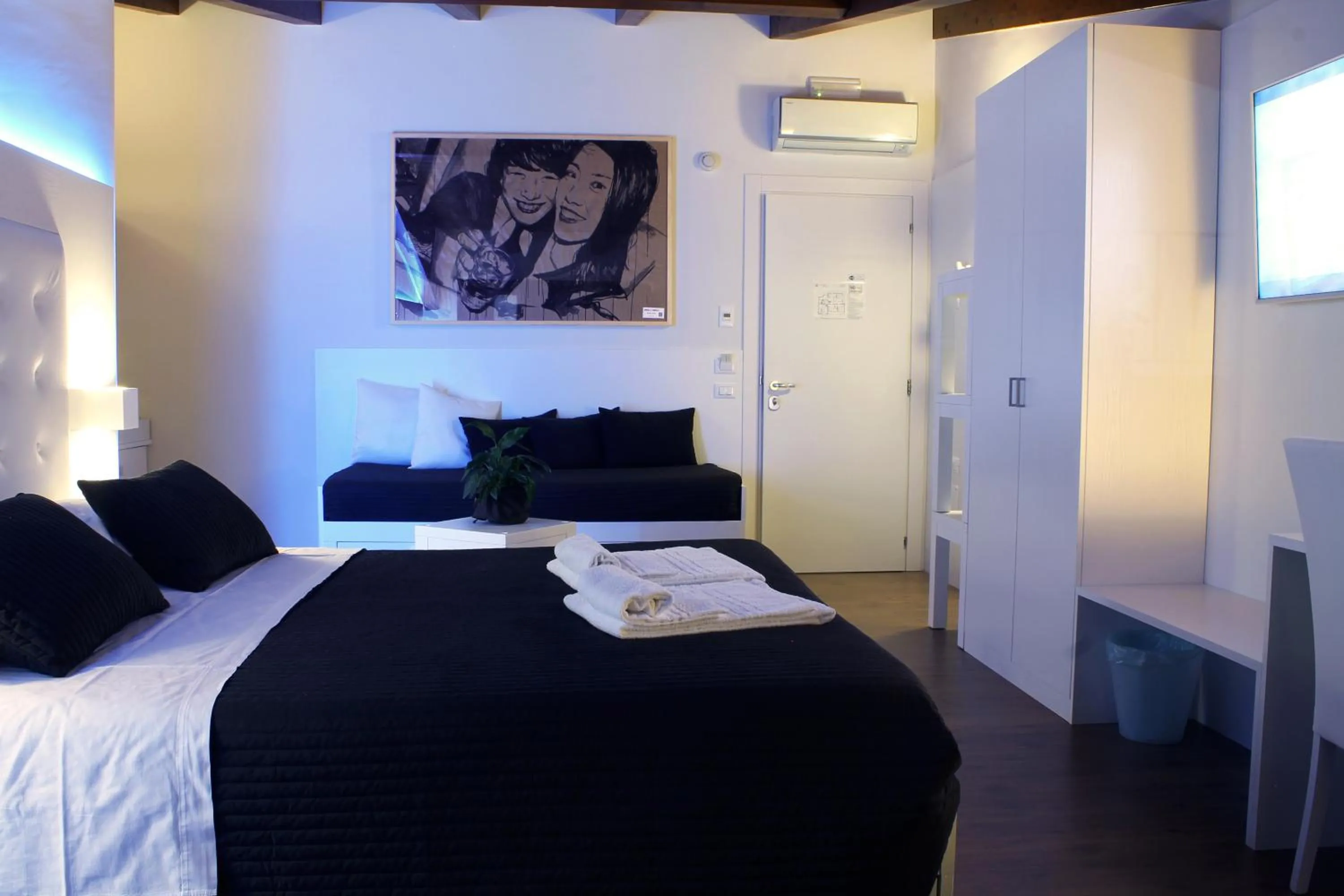 Photo of the whole room, Bed in Boutique Hotel e Spa Città Bianca